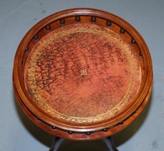 Vintage Hartholz mit brauner Lederplatte Gallery Rail Side End Lamp Weintisch