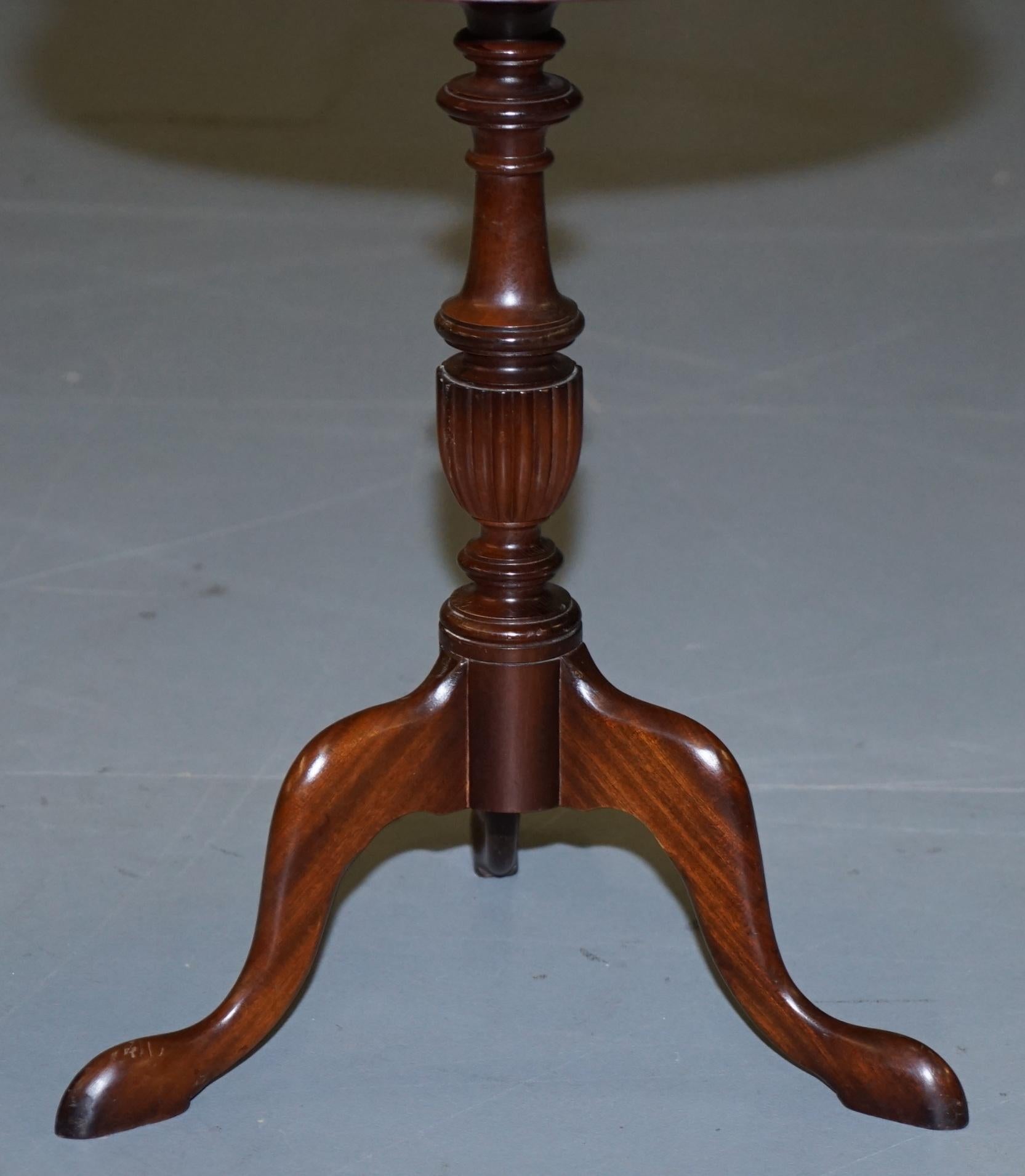 English Vintage Hardwood with Brown Leather Top Gallery Rail Side End Lamp Wine Table For Sale