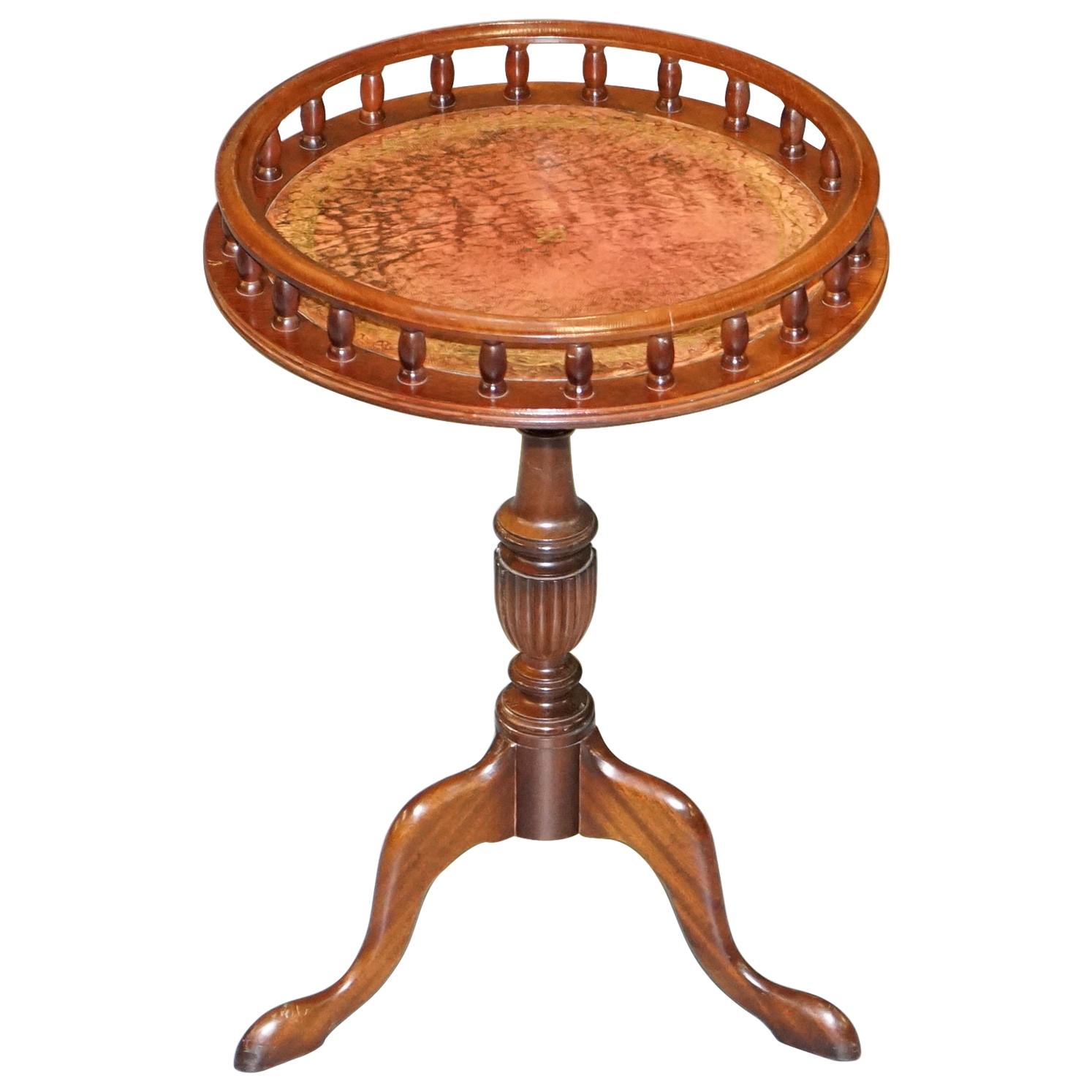 Vintage Madera Dura con Tapa de Cuero Marrón Gallery Rail Lámpara Lateral Mesa de Vino