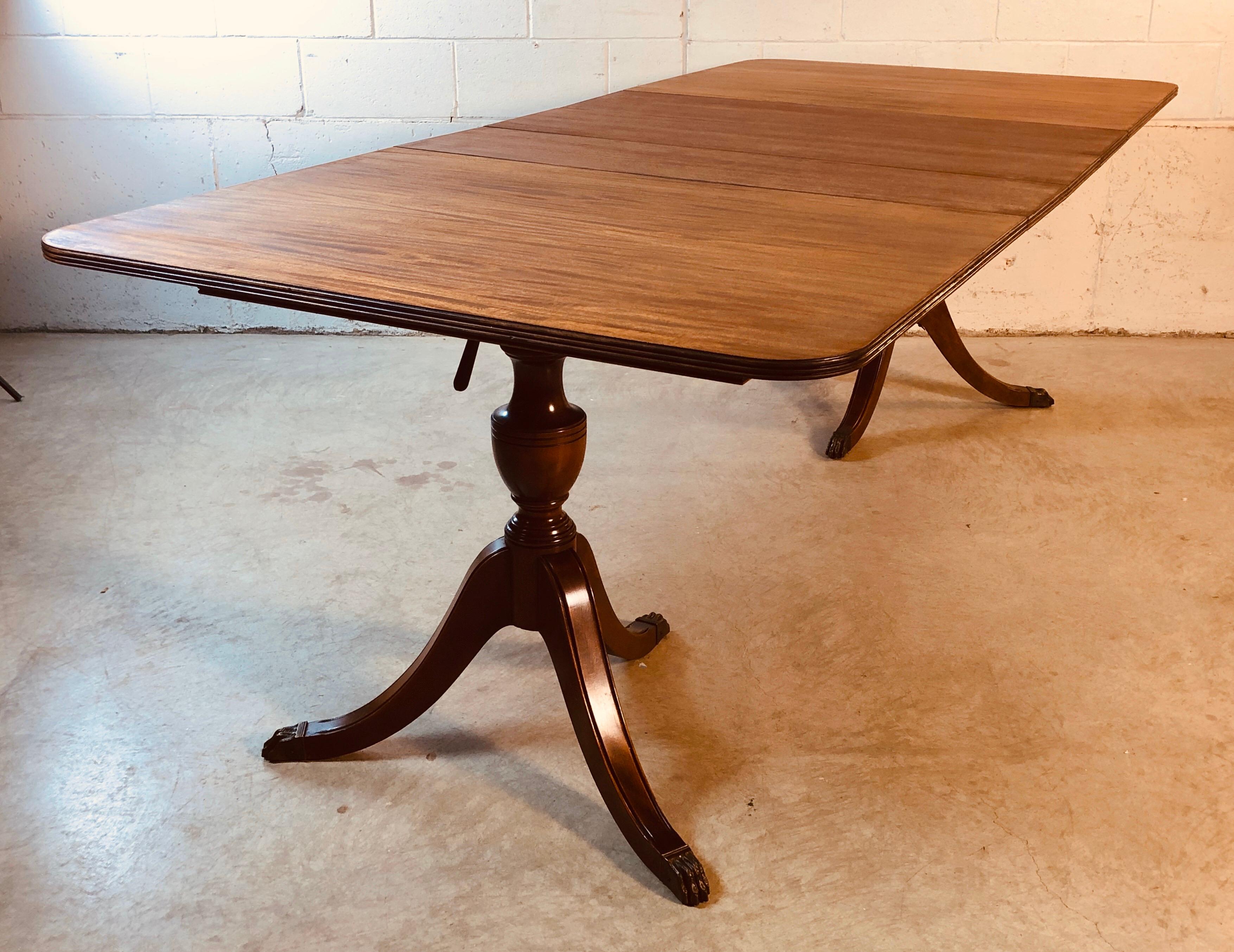 20th Century Vintage Mahogany Wood Dining Room Table For Sale