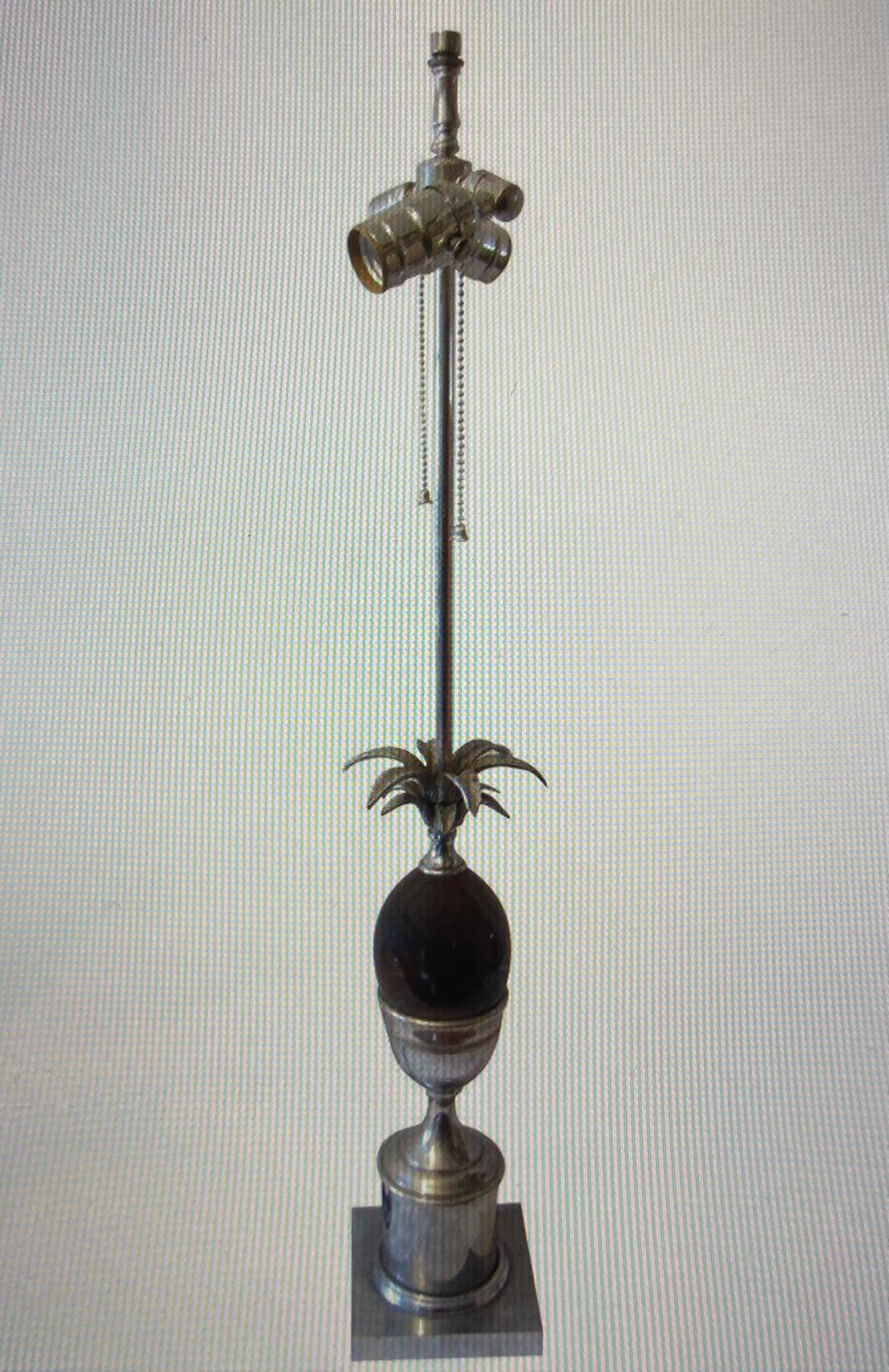 Lampe de table ananas en acier et marbre par la Maison Charles, Paris, vers les années 1970.