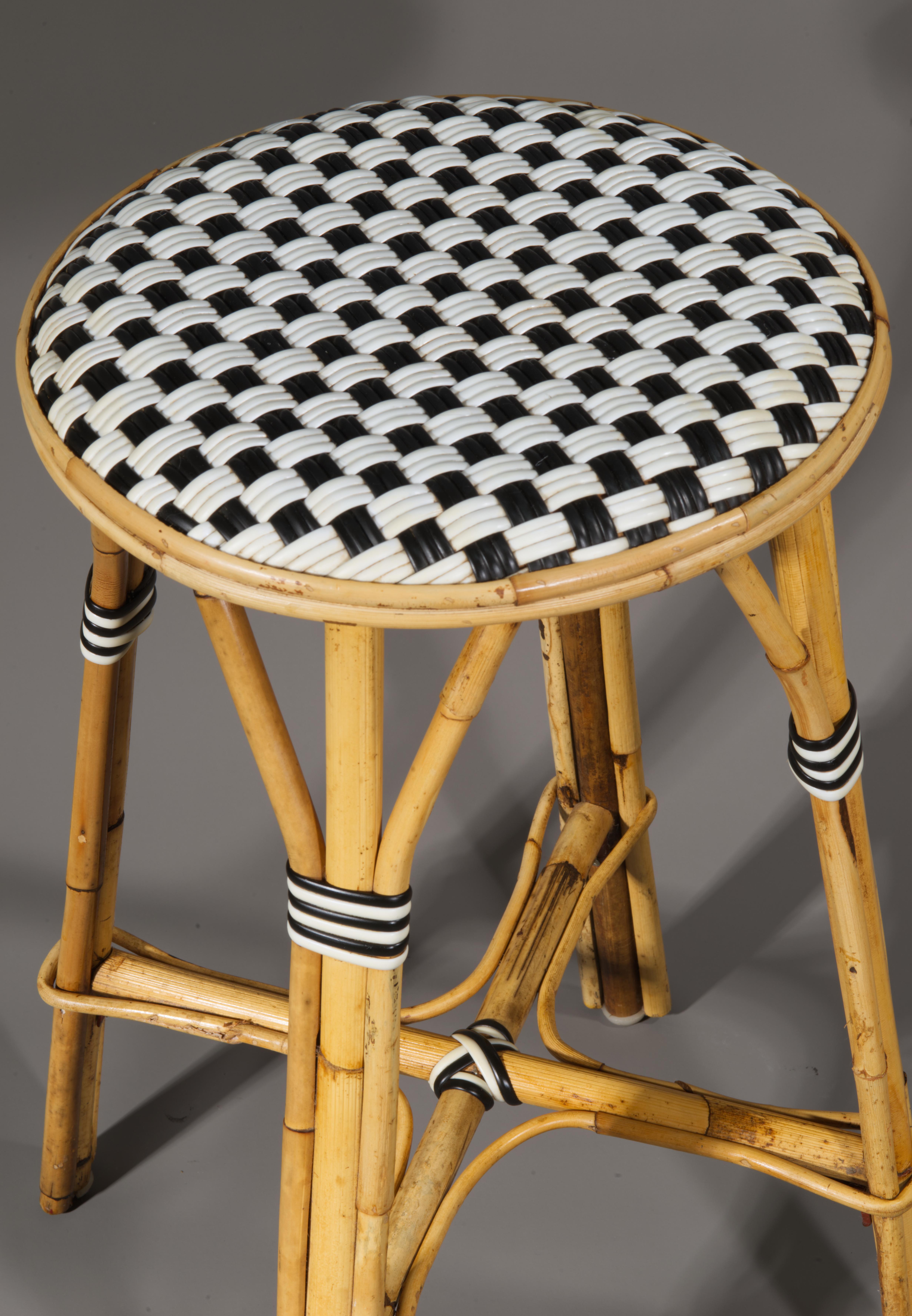 Taburete de bar de ratán francés Maison Gatti Vintage Hecho a mano en venta