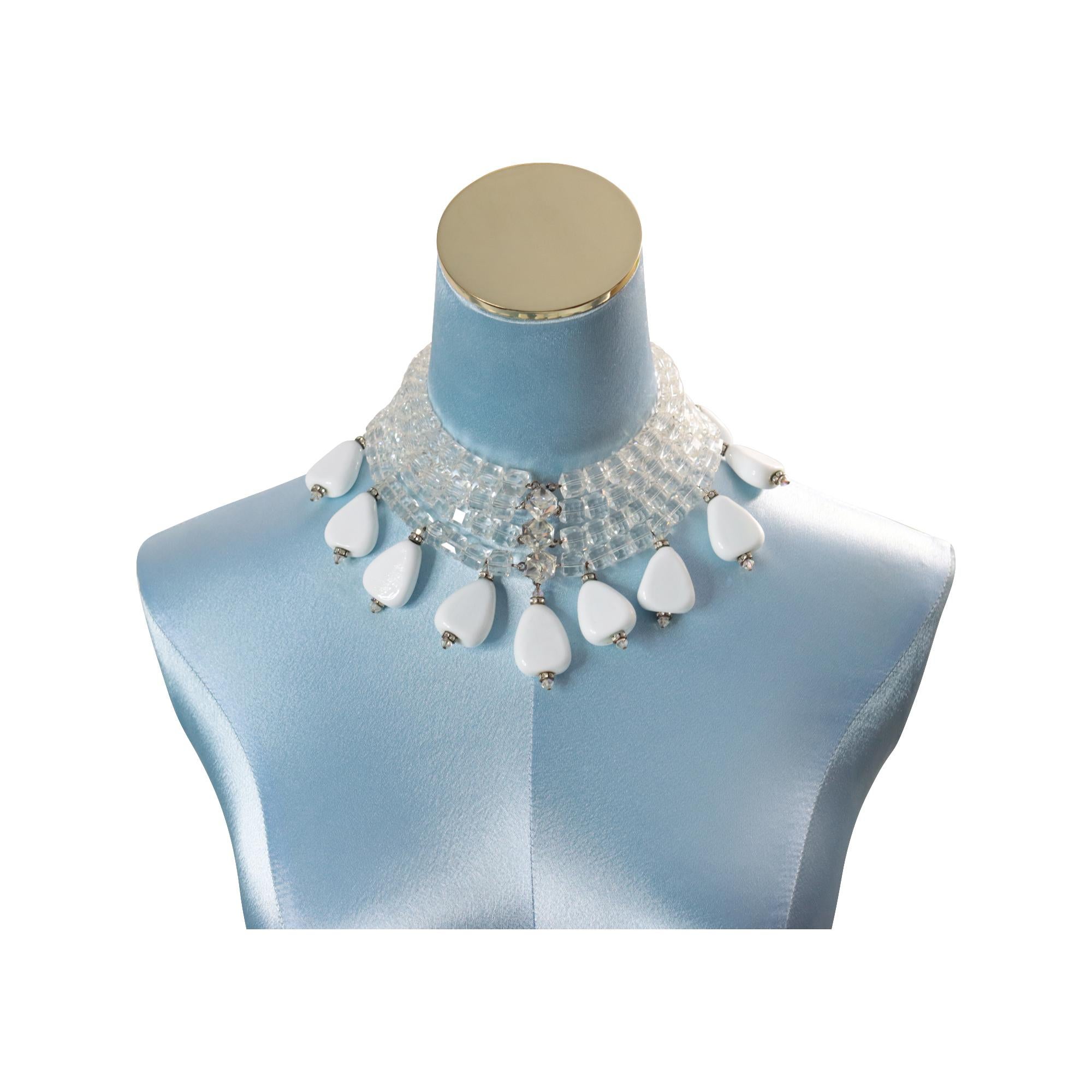 Maison Goossens for Yves Saint Laurent, girocollo di cristallo di rocca, CIRCA 1985. Si tratta di un pezzo di alta moda presentato nella sfilata della primavera 1985. Non ho mai avuto in collezione un pezzo come questo. Si tratta di quattro file di