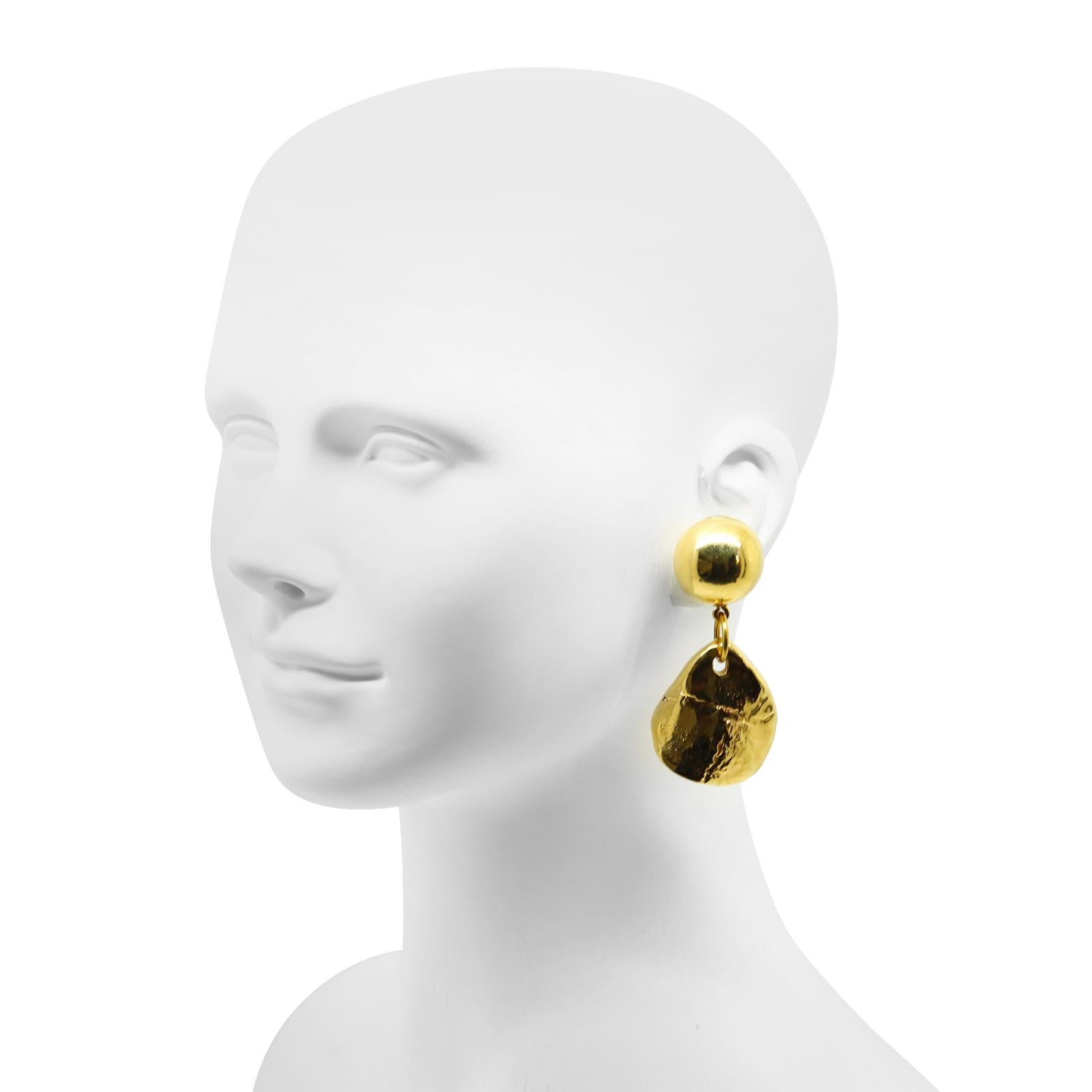 Pendientes de oro vintage Maison Goossens Yves Saint Laurent YSL Circa `1990s Artista en venta