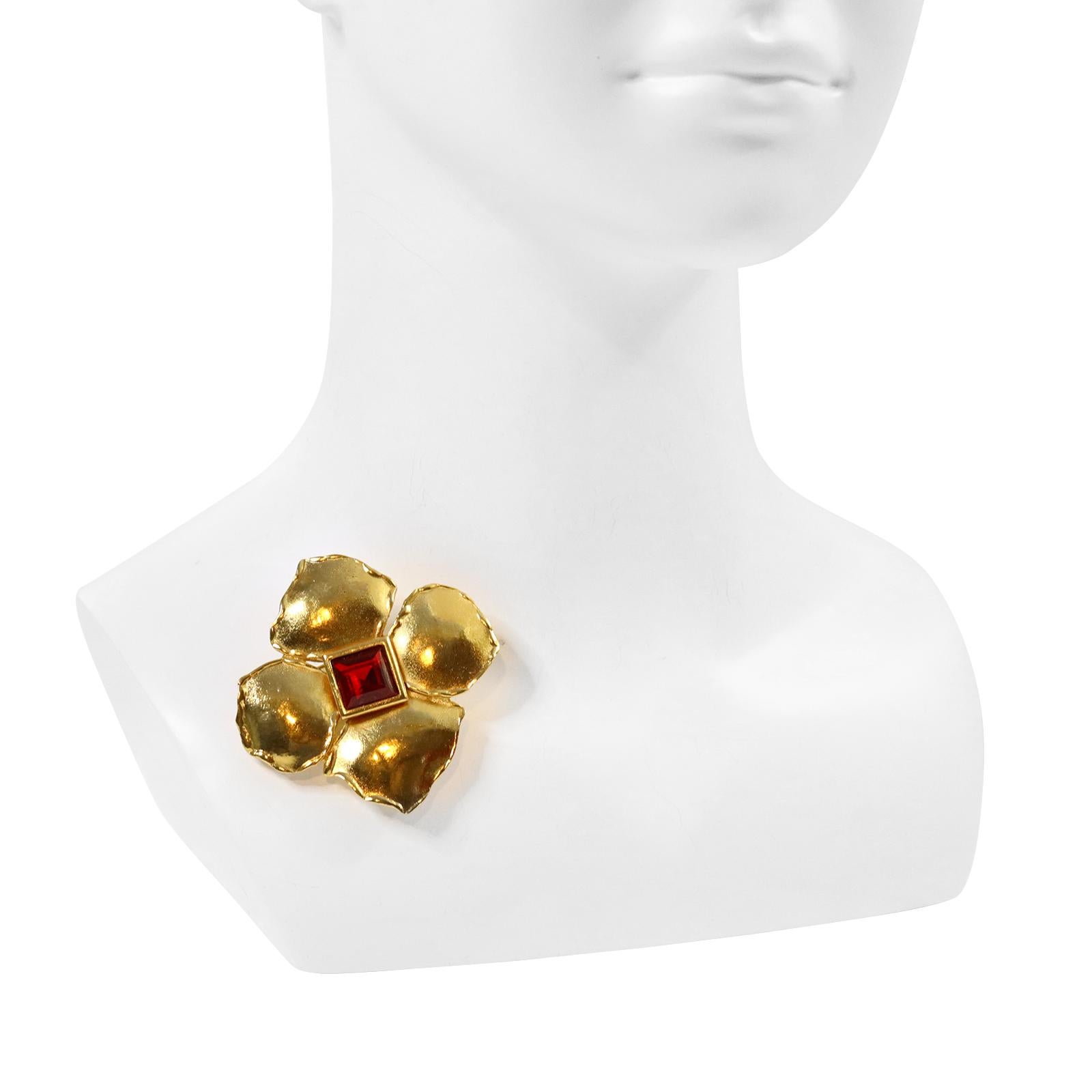 Broche vintage Maison Goossens Yves Saint Laurent YSL Oro/Rojo Circa años 80 Artista