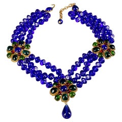 Collana vintage Maison Gripoix con fiori di camelia e perline Gripoix blu a più fili