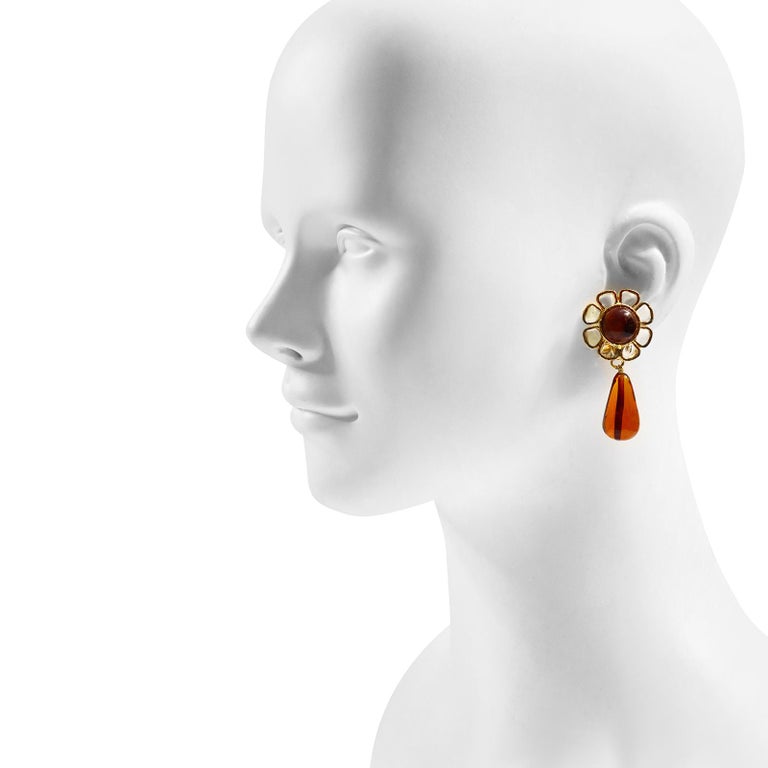 Vintage Maison Gripoix Clear and Muted Red/Orange Flower Dangling Earrings In Excellent Condition For Sale In New York, NY