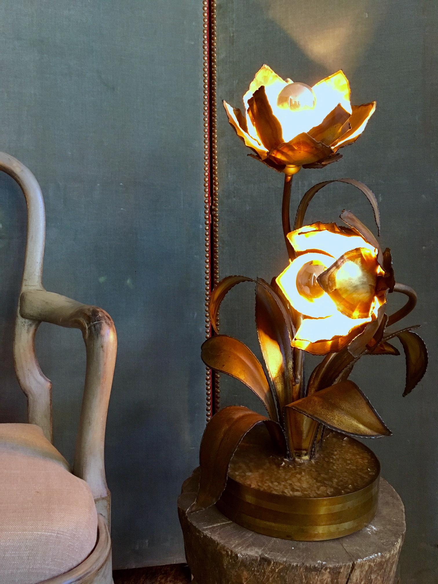 Vintage Maison Jansen Rose Table Lamp in Brass In Good Condition In Baambrugge, NL