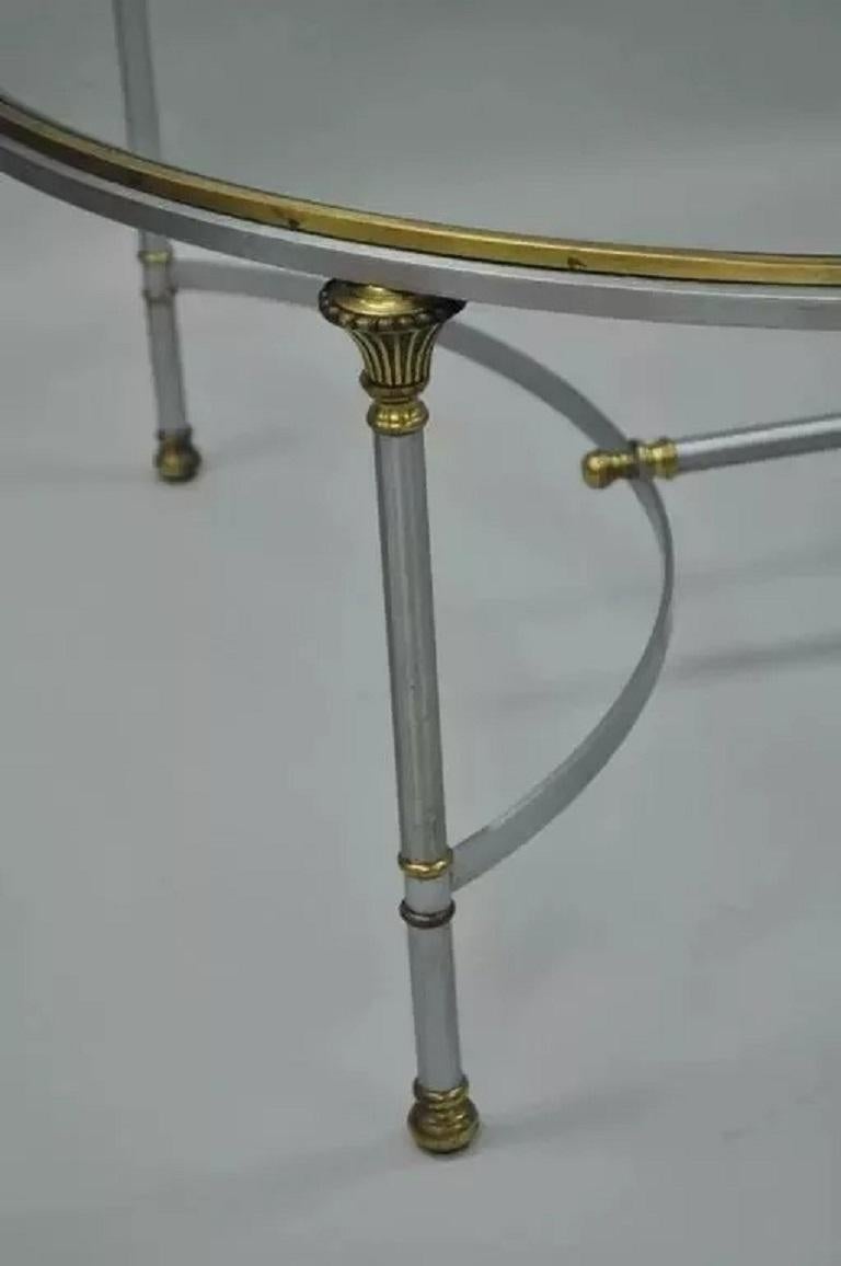 Runder italienischer Regency-Couchtisch aus Stahl und Glas im Vintage-Stil von Maison Jansen im Regency-Stil (20. Jahrhundert) im Angebot