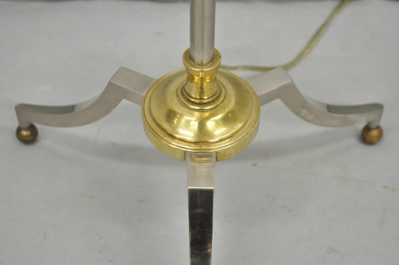 Sconosciuto Lampada da terra regolabile in stile neoclassico Maison Jansen d'epoca in acciaio e ottone in vendita