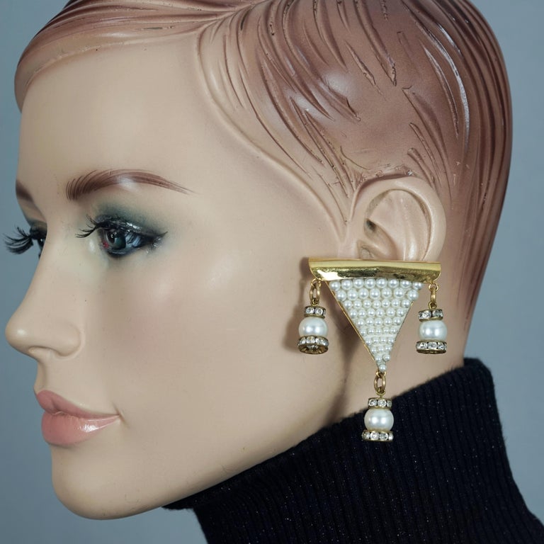 Vintage MAISON LESAGE Triangular Beaded Pearl Dangling Earrings

MAISON LESAGE represents all that is luxurious in haute couture . Famous in providing those richly detailed embroidery and fabric pieces for couturiers like Schiaparelli, Chanel,