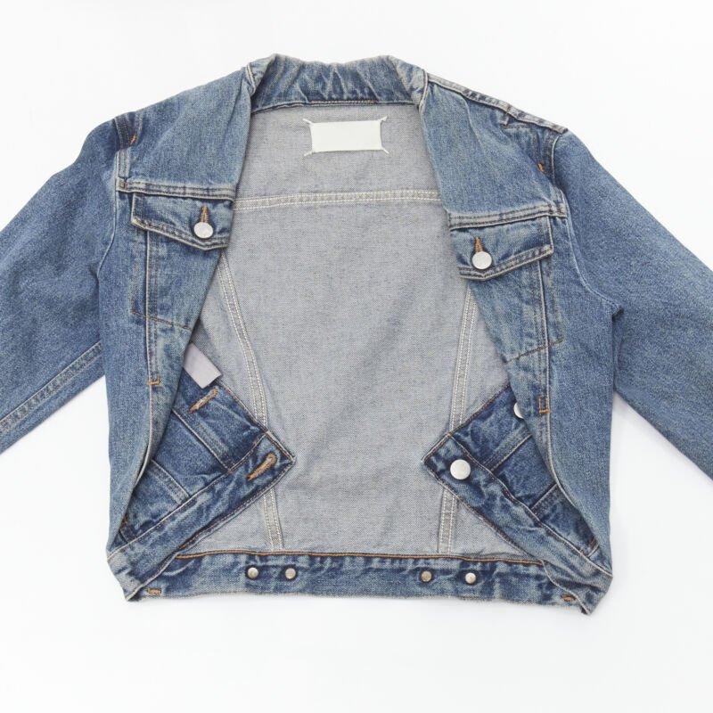vintage MAISON MARGIELA Iconic blue denim pinched collar denim jacket IT38 XS
Reference: CRTI/A00525
Brand: Maison Margiela
Designer: Martin Margiela
Material: Denim
Color: Blue
Pattern: Solid
Extra Details: Designed to look like the front of the