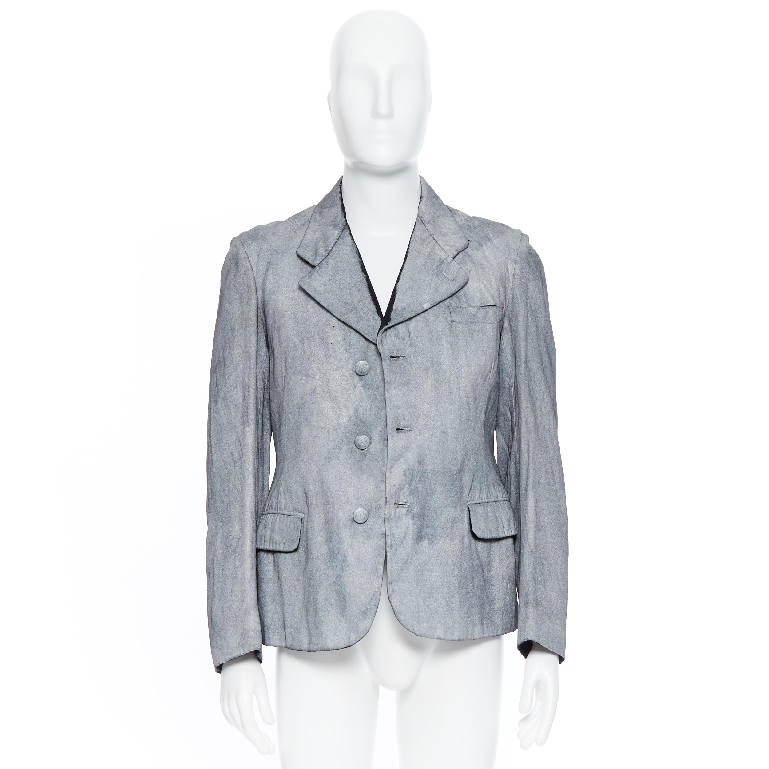 vintage MAISON MARTIN MARGIELA Chaqueta blazer casual pintada en plata artesanal M 
Referencia: TGAS/A03637 
Marca: Maison Margiela 
Diseñador: Martin Margiela 
Colección: Otoño Invierno 1999 
Material: Algodón 
Color: Plata 
Patrón: Sólido 
Cierre: