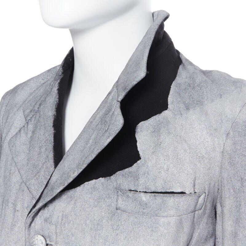vintage MAISON MARTIN MARGIELA Artisanal silver painted casual blazer jacket M
Reference: TGAS/A03637
Brand: Maison Margiela
Designer: Martin Margiela
Model: Painted blazer
Collection: Fall Winter 1999
Material: Cotton, Blend
Color: Silver
Pattern: