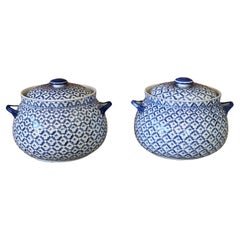 Vieille paire de soupières Maitland-Smith en porcelaine à couvercle bleu et blanc