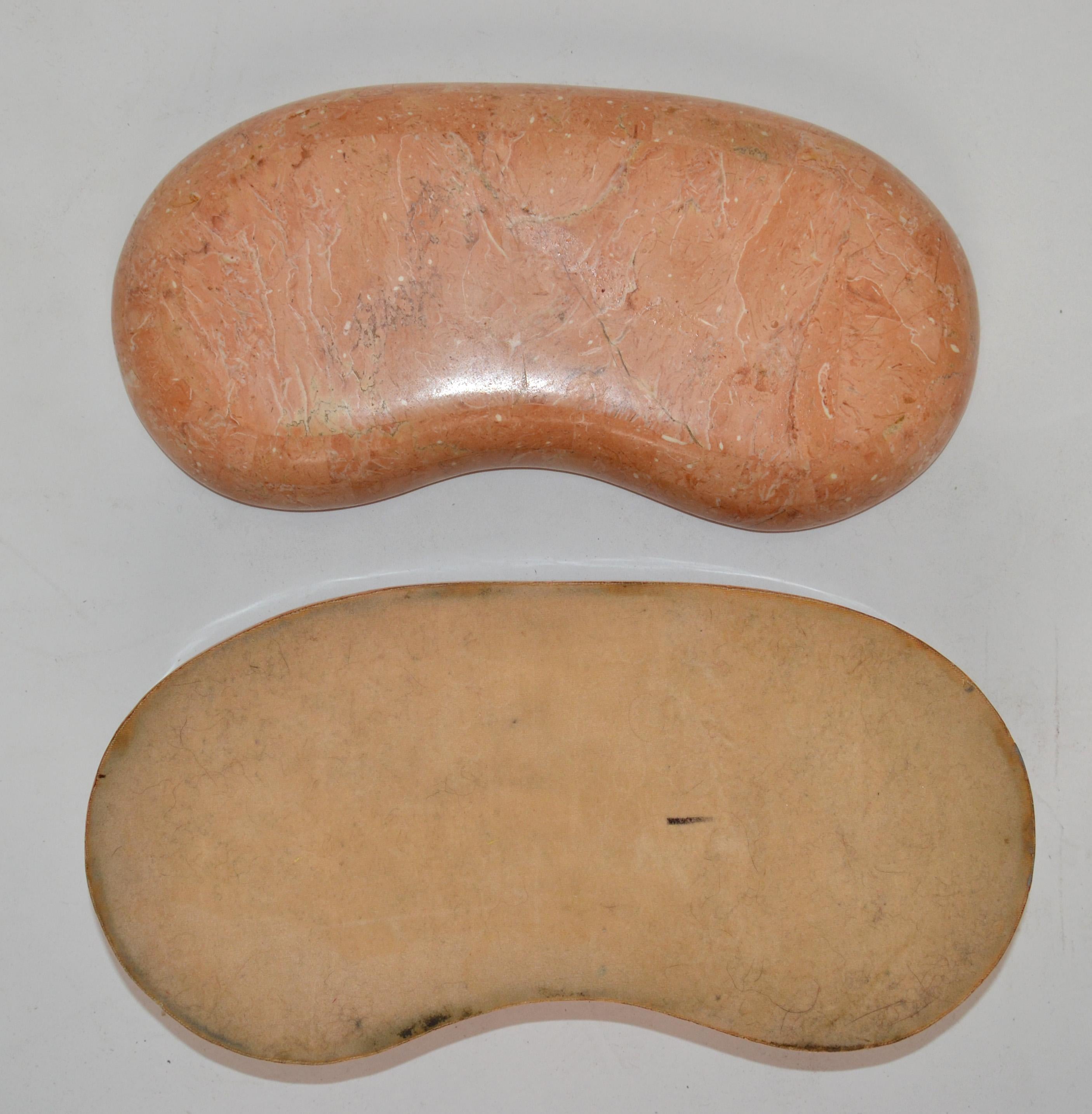 Vintage Maitland Smith Caja decorativa de piedra teselada con forma de riñón Recuerdo en venta 3