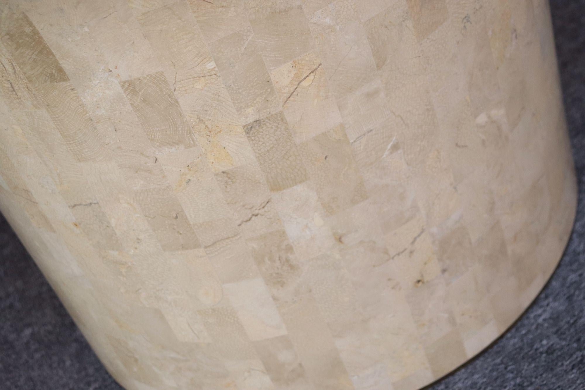 Table d'appoint Maitland Smith vintage en pierre tessellée avec incrustation en laiton en vente 4