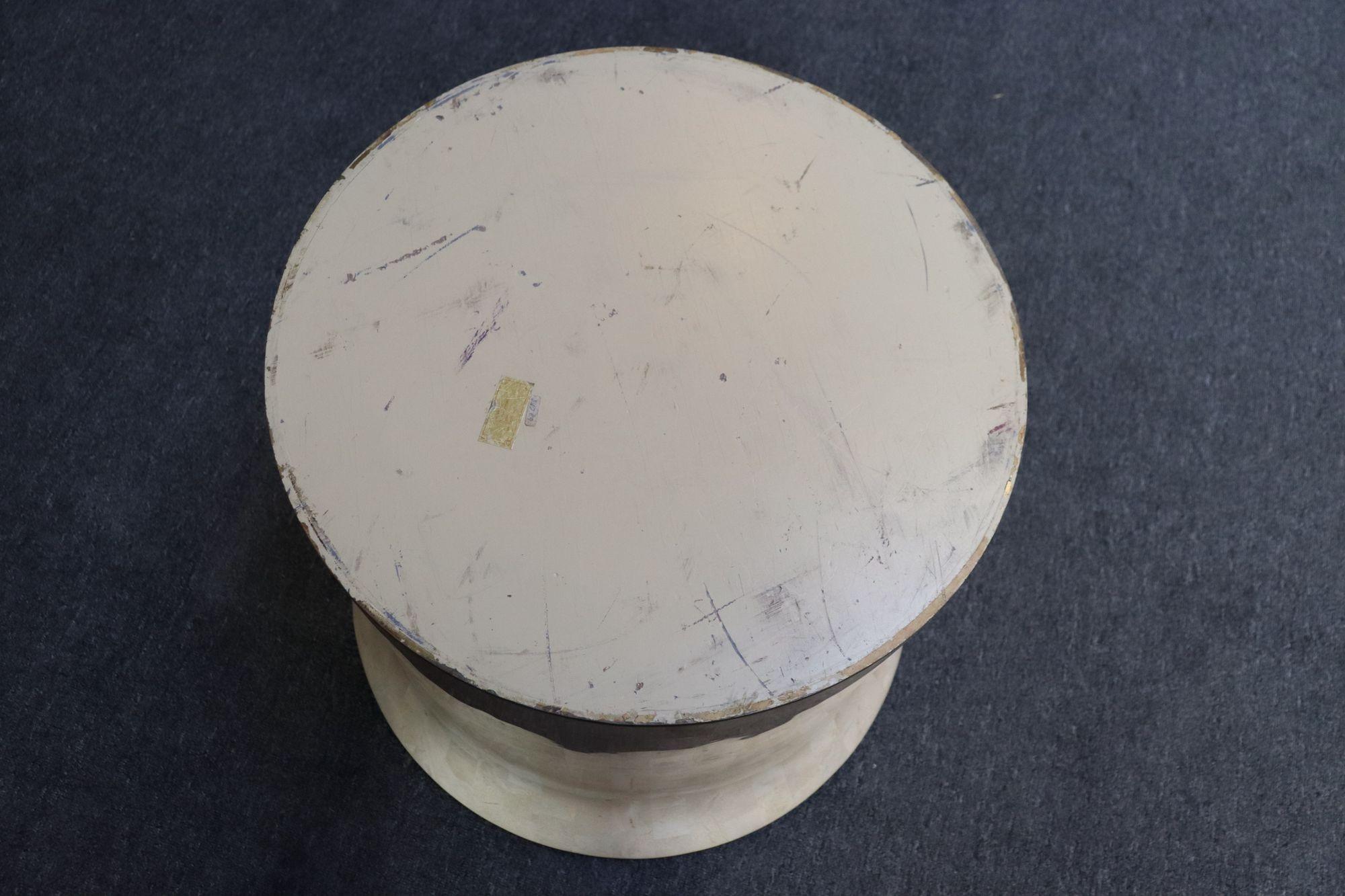 Table d'appoint Maitland Smith vintage en pierre tessellée avec incrustation en laiton en vente 5