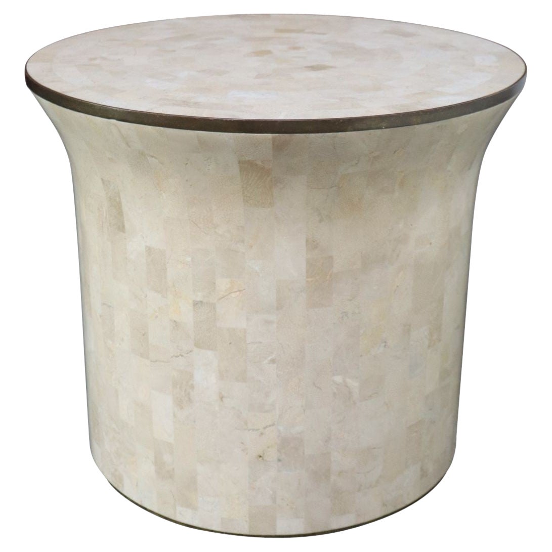 Table d'appoint Maitland Smith vintage en pierre tessellée avec incrustation en laiton