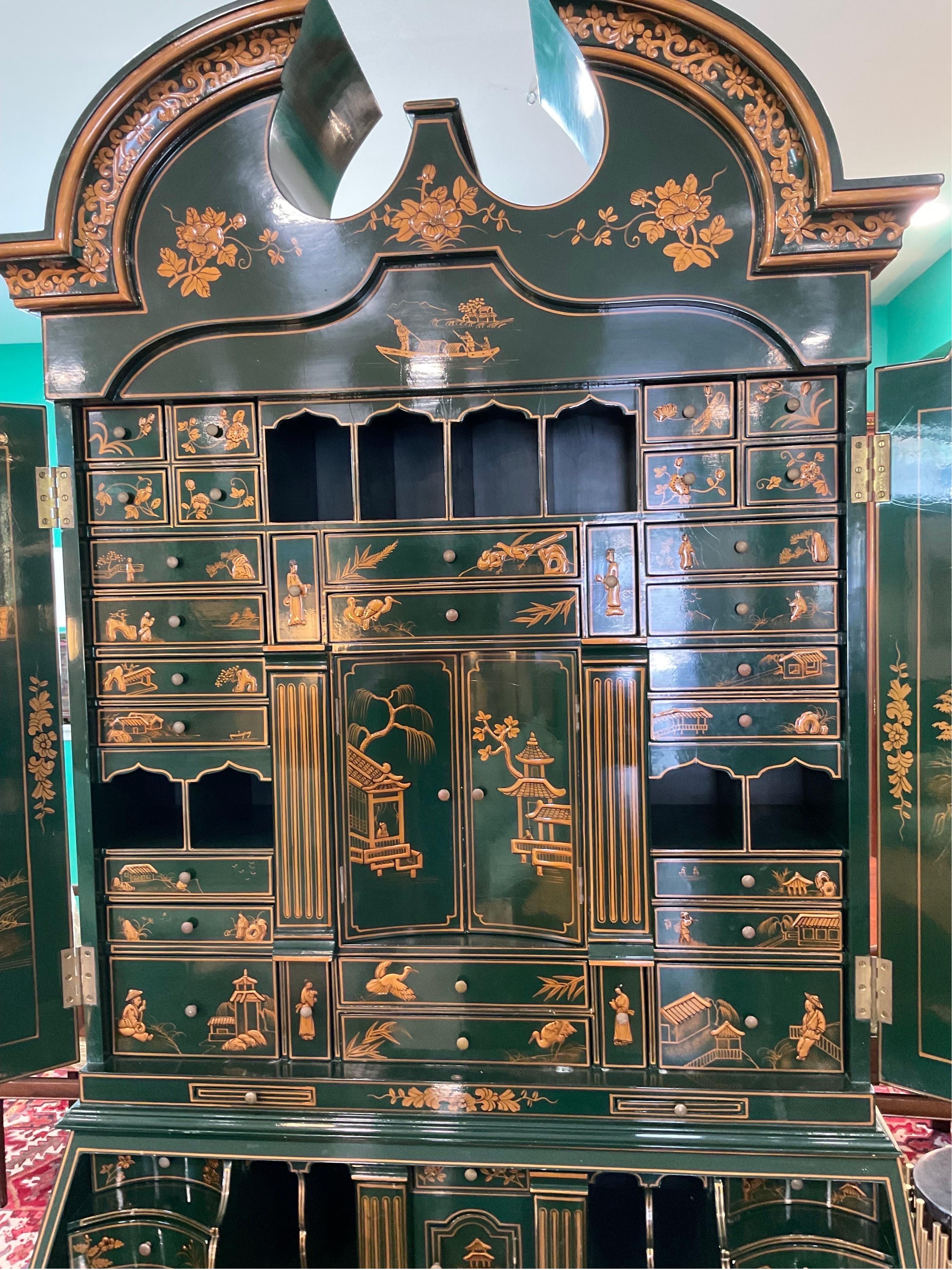 Vintage Maitland-Smith Emerald Green Lacquered Chinoiserie Broken Pediment Secre In Good Condition In Hartville, OH