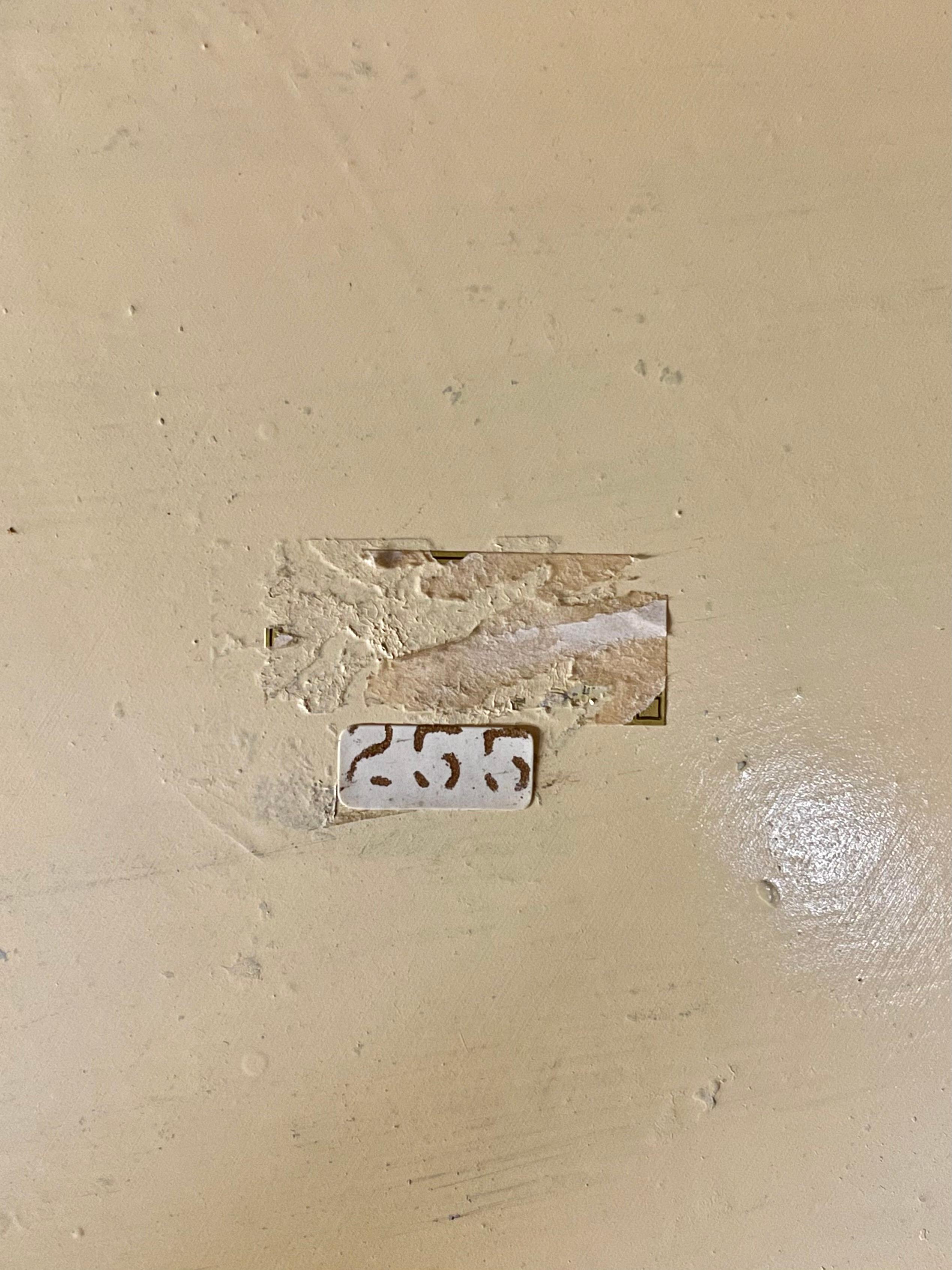 Vintage Maitland-Smith Faux Ostrich Leather Tier Side Table en venta 3