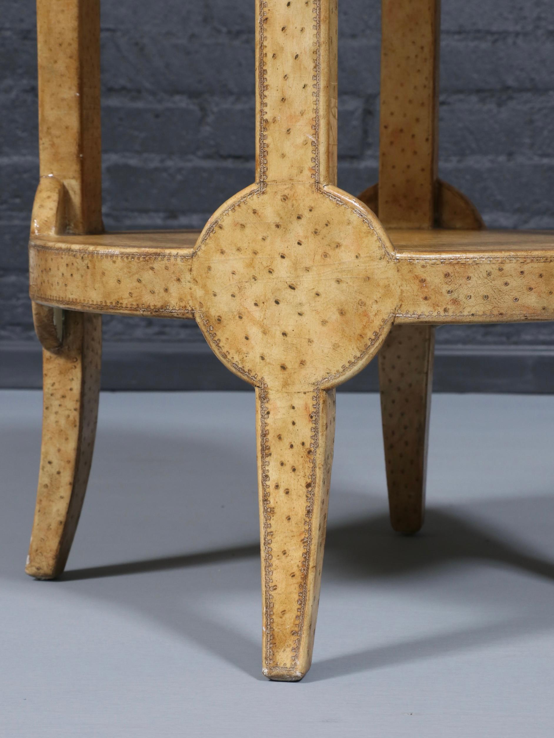 Vintage Maitland-Smith Faux Ostrich Leather Tier Side Table en venta 2