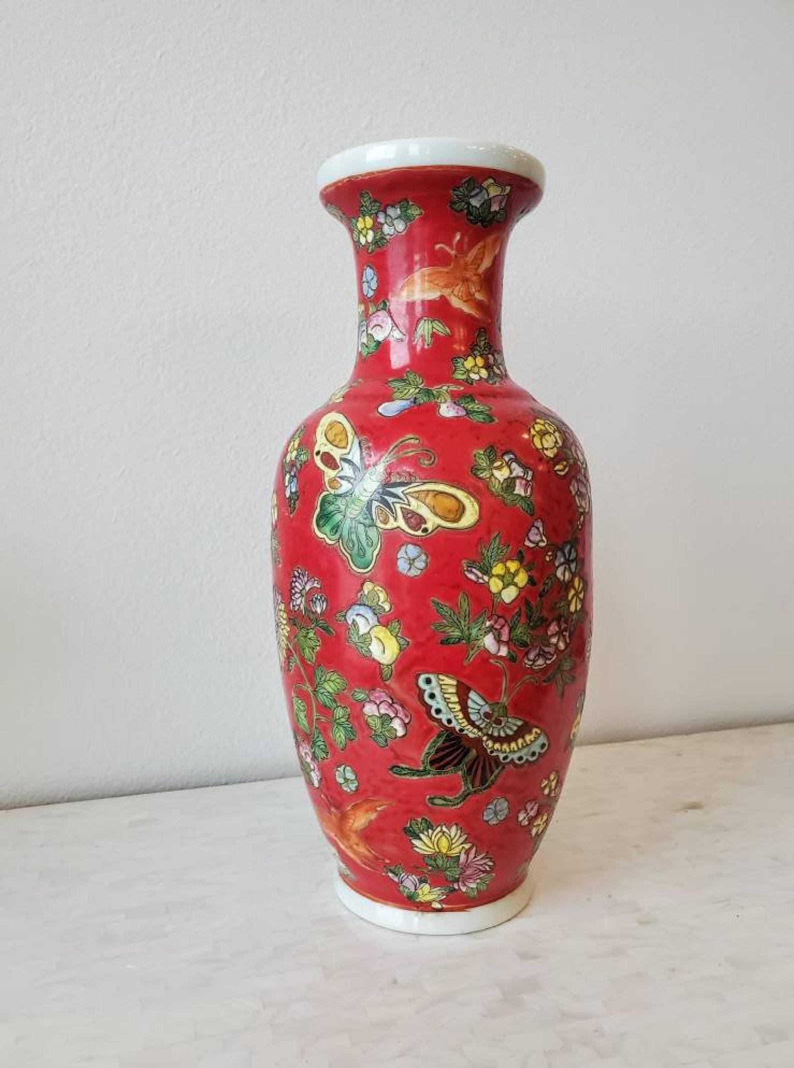 Asiatique Vase vintage en porcelaine chinoise Maitland-Smith peint à la main en vente