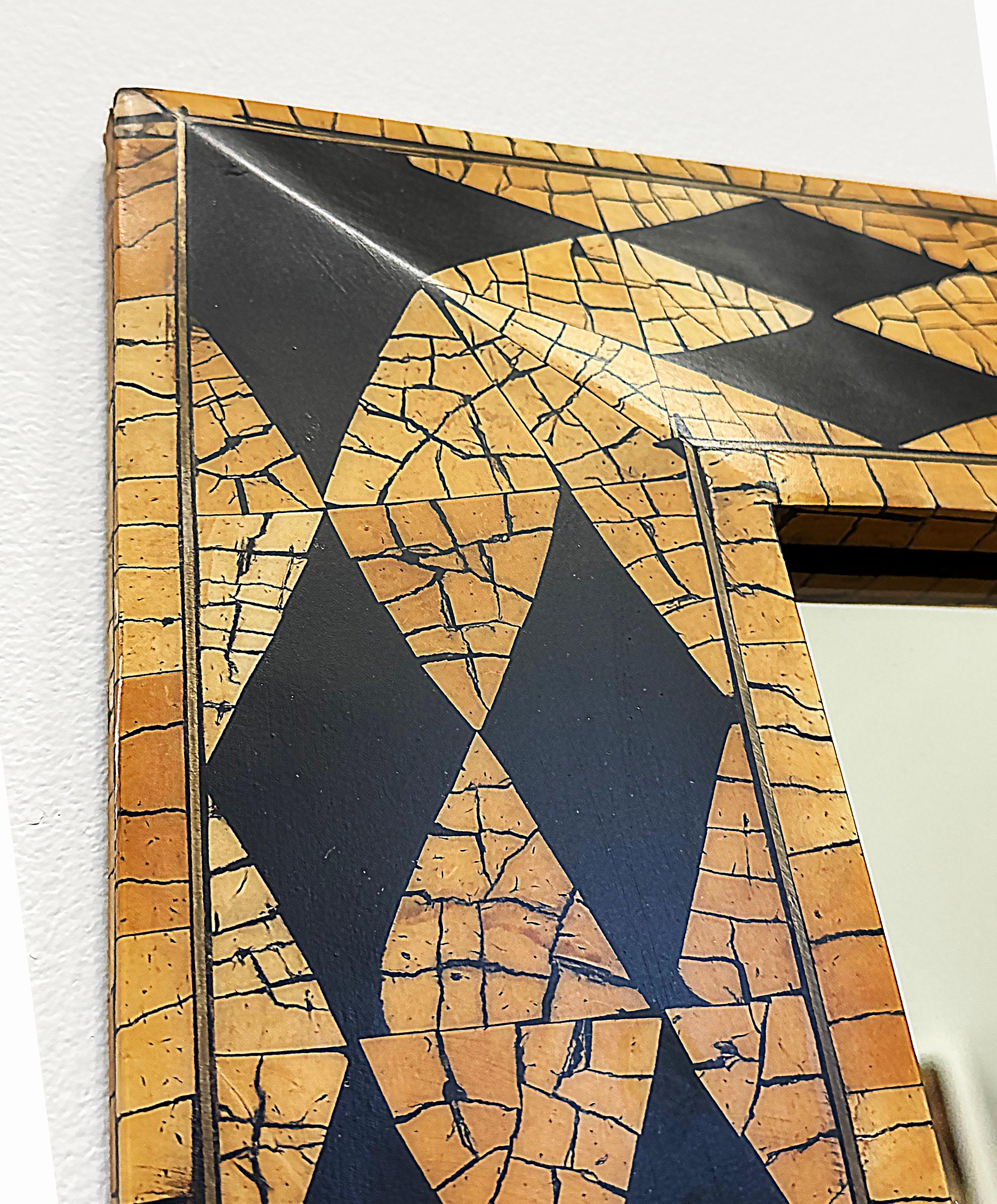 XX secolo Specchio d'epoca con guscio di cocco intarsiato di Maitland Smith Harlequin in vendita