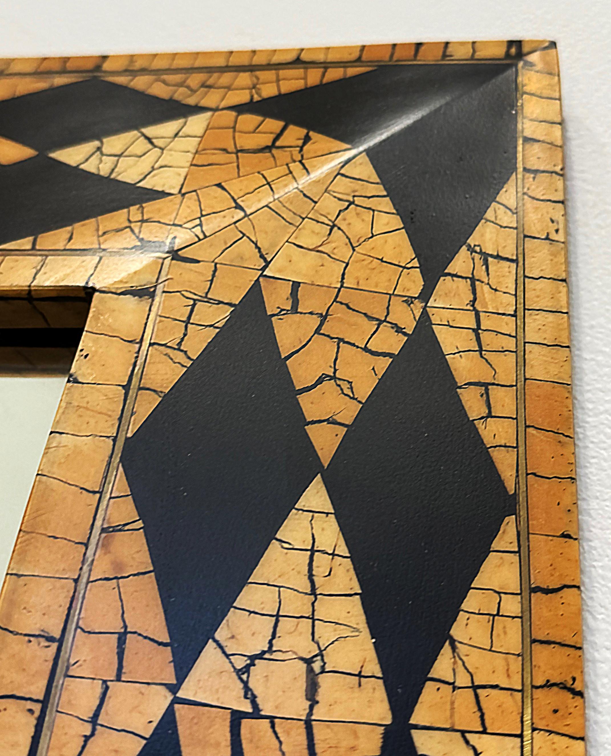 Ottone Specchio d'epoca con guscio di cocco intarsiato di Maitland Smith Harlequin in vendita