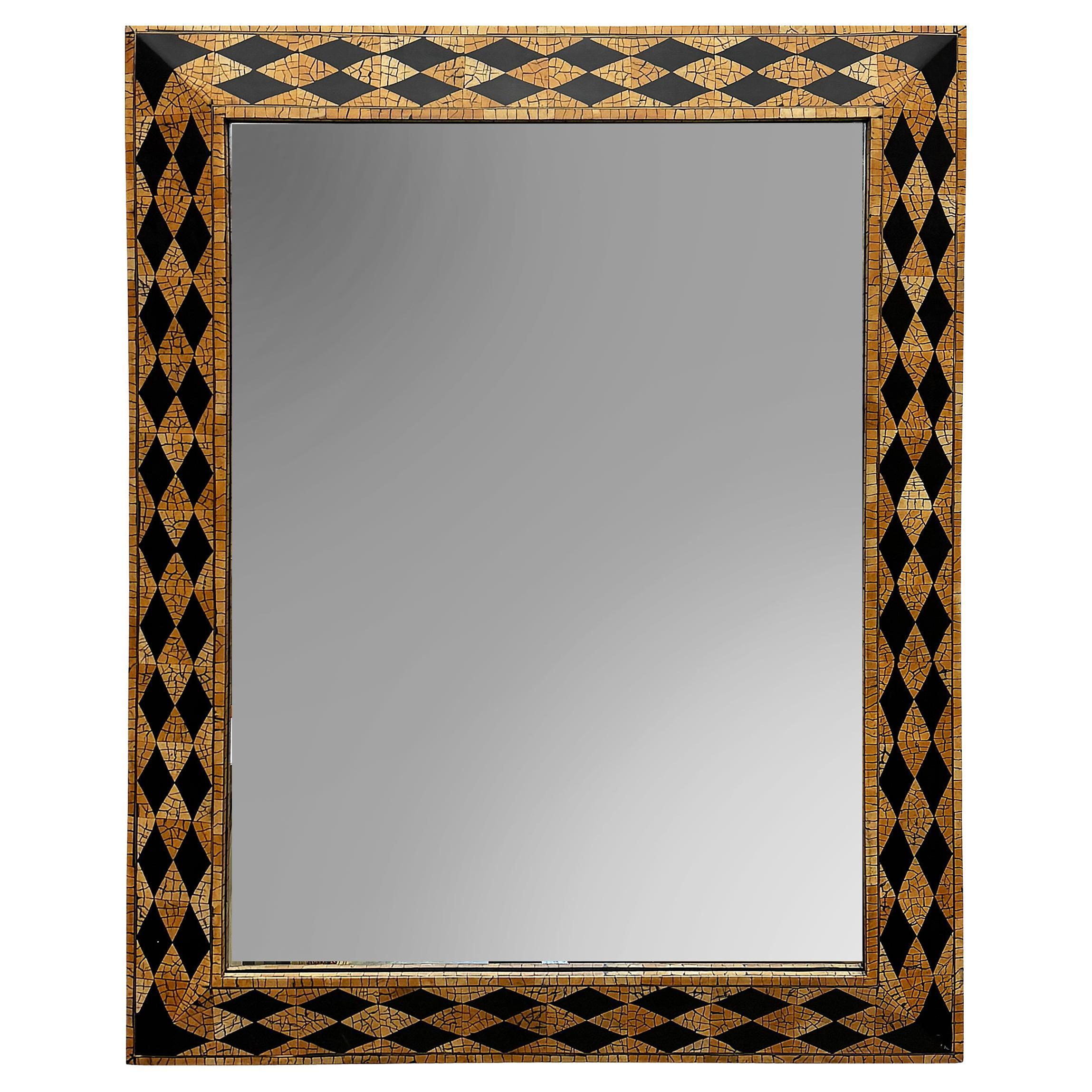 Specchio d'epoca con guscio di cocco intarsiato di Maitland Smith Harlequin in vendita 1