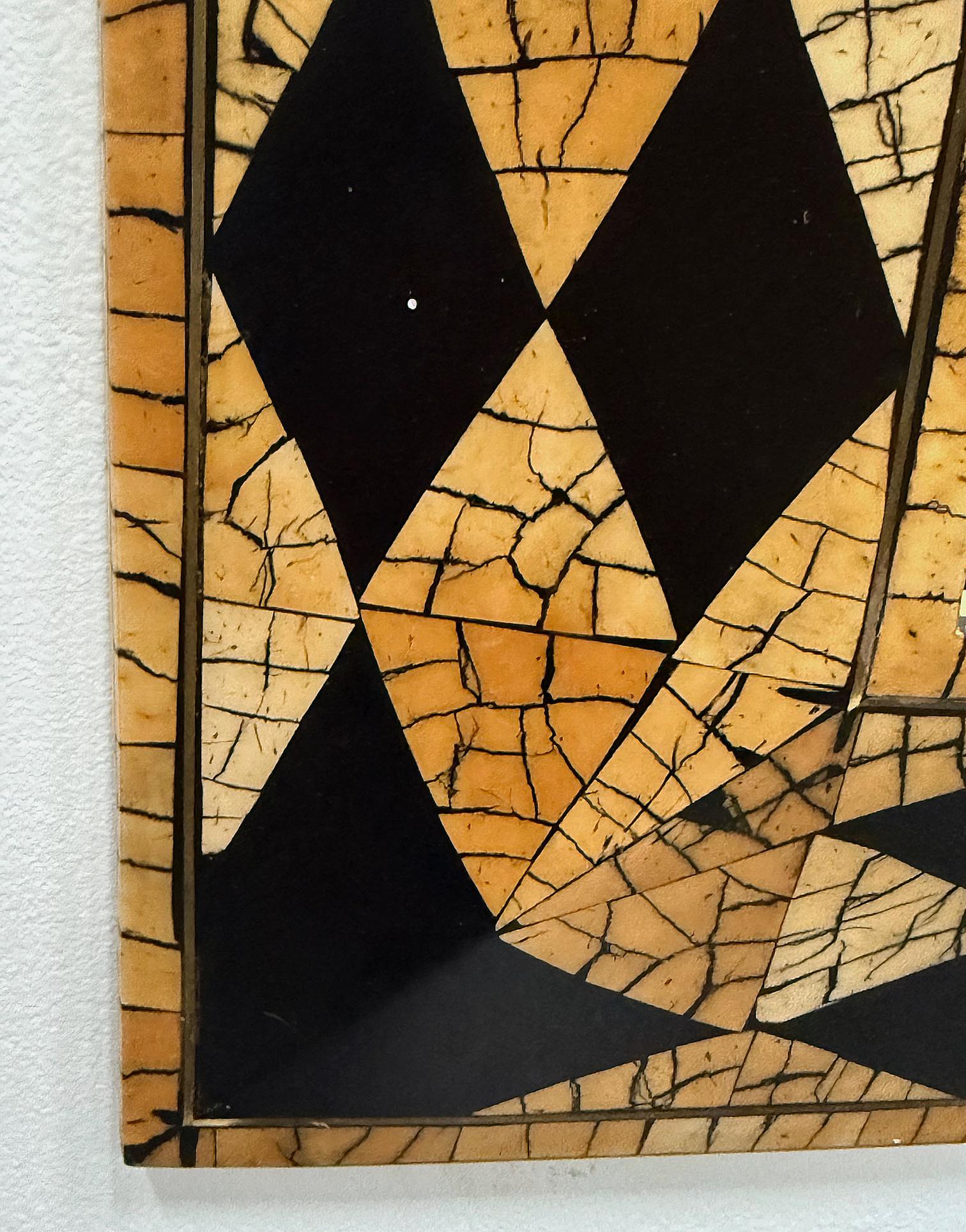 Specchio d'epoca con guscio di cocco intarsiato di Maitland Smith Harlequin in vendita 2