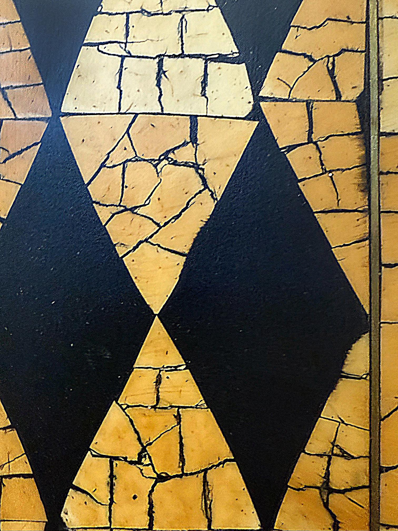 Specchio d'epoca con guscio di cocco intarsiato di Maitland Smith Harlequin in vendita 3