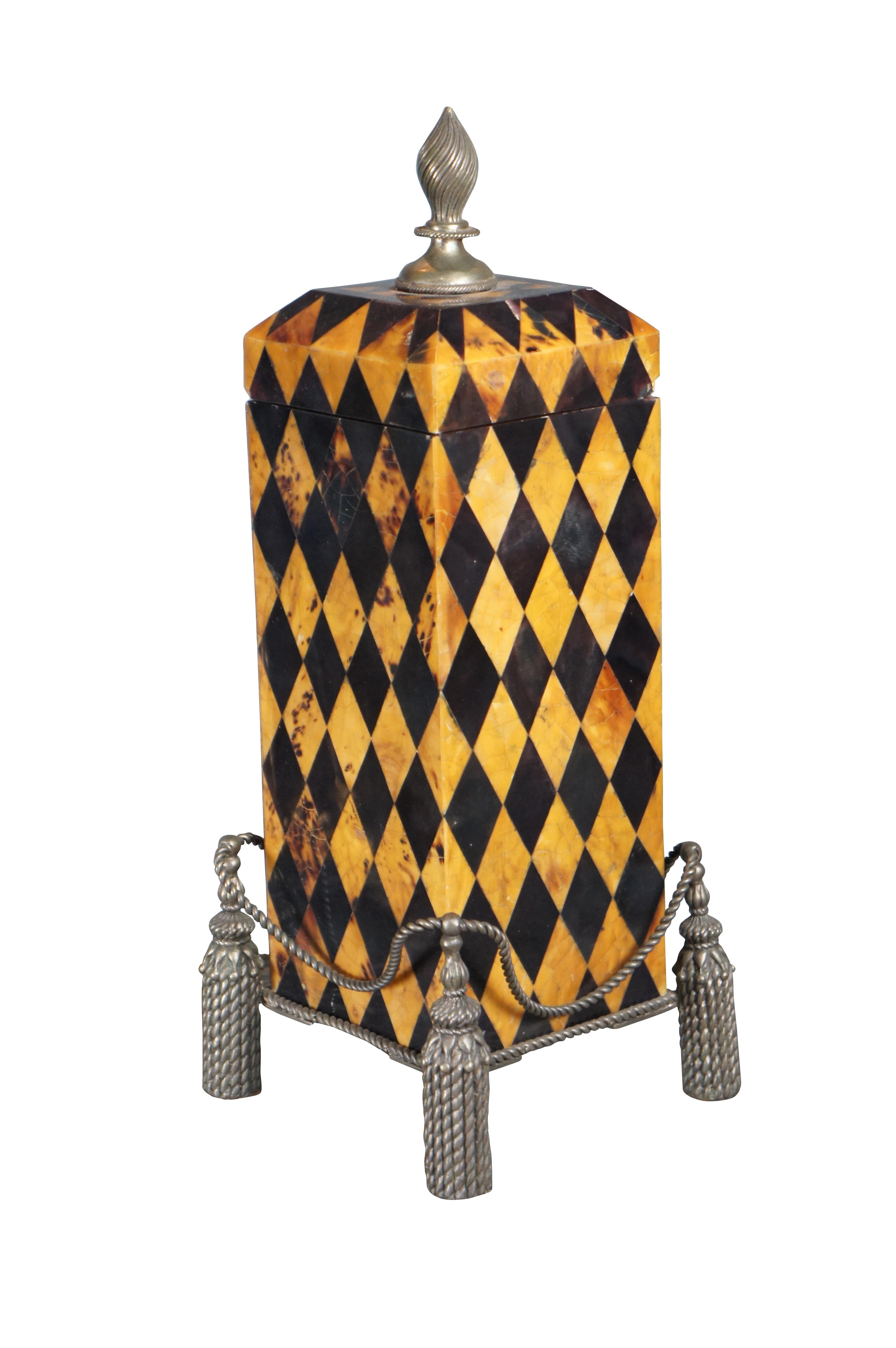 Vintage Maitland Smith Harlequin Penshell Messing Fuß Decorative Modern Box Urne (Britisch Kolonial) im Angebot
