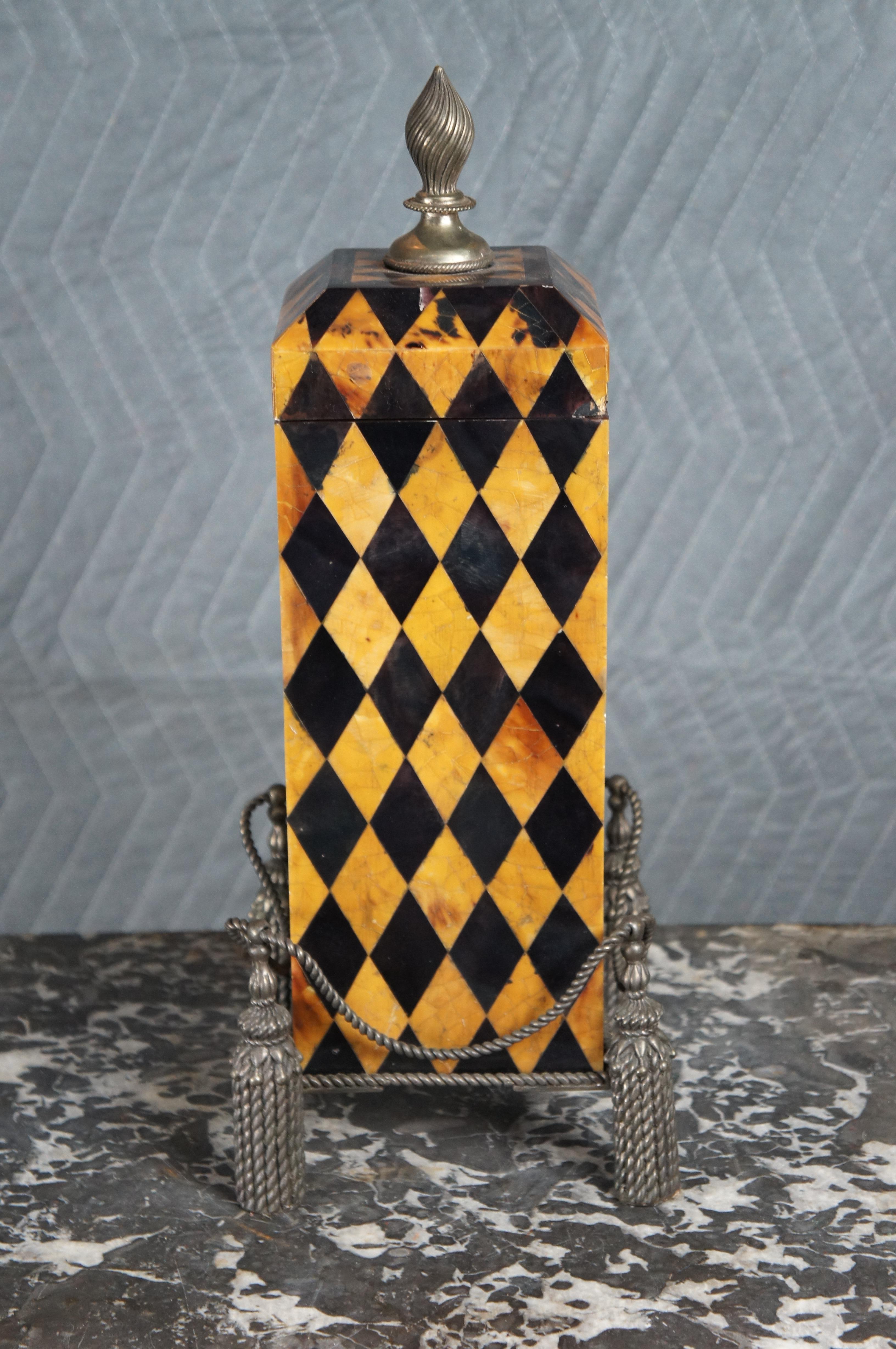 Vintage Maitland Smith Harlequin Penshell Messing Fuß Decorative Modern Box Urne im Zustand „Gut“ im Angebot in Dayton, OH