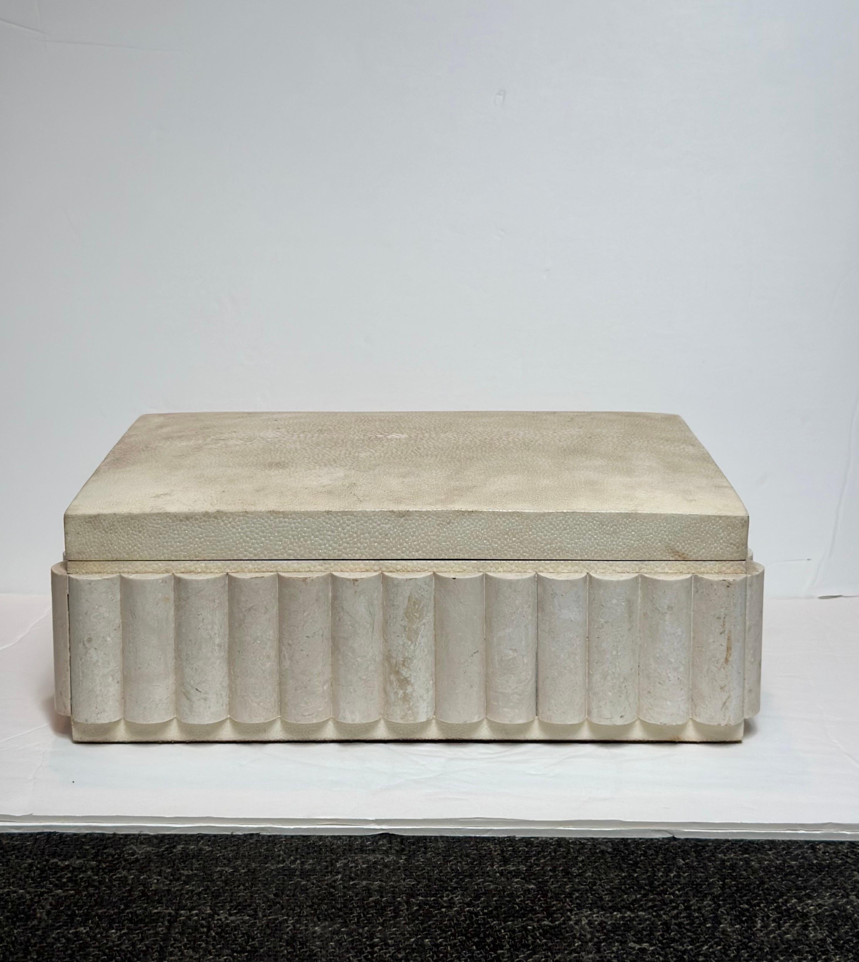 Pietra Scatola rettangolare scanalata Maitland Smith avorio e pietra scanalata d'epoca in vendita