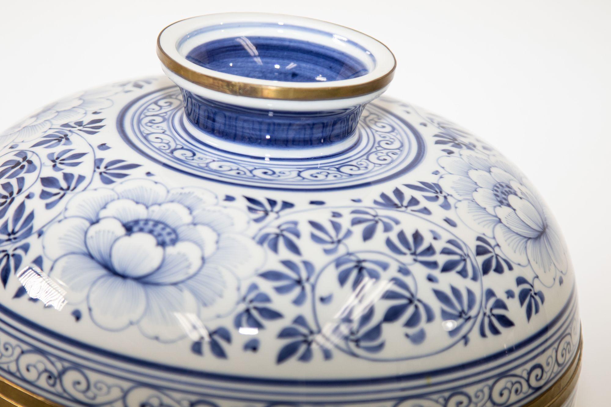 Vintage Maitland Smith Large Blue and White Porcelain Floral Pattern Lidded Urn 3