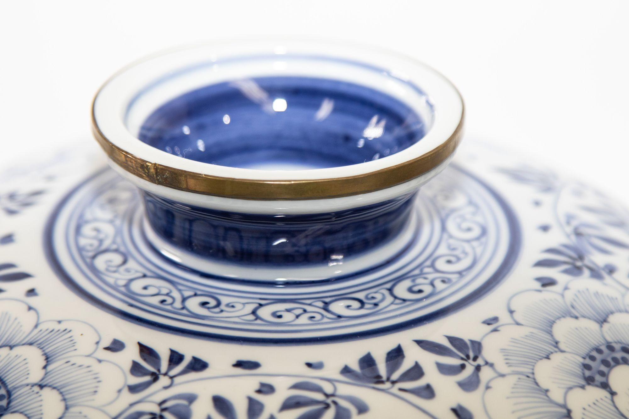 Vintage Maitland Smith Large Blue and White Porcelain Floral Pattern Lidded Urn 5