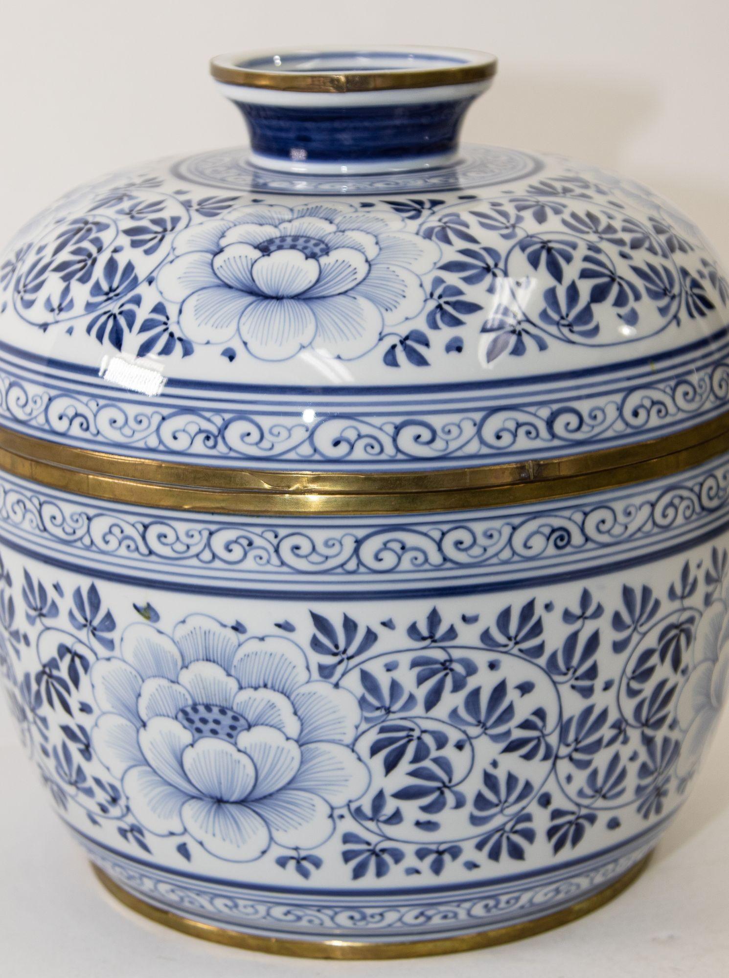 Vintage Maitland Smith Large Blue and White Porcelain Floral Pattern Lidded Urn 2