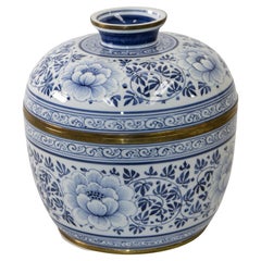 Vintage Maitland Smith Large Blue and White Porcelain Floral Pattern Lidded Urn