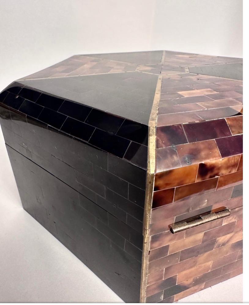 Vintage Maitland-Smith Lg Tessellated Faux Tortoise Shell Hexagonal Box  In Good Condition For Sale In Portage, MI