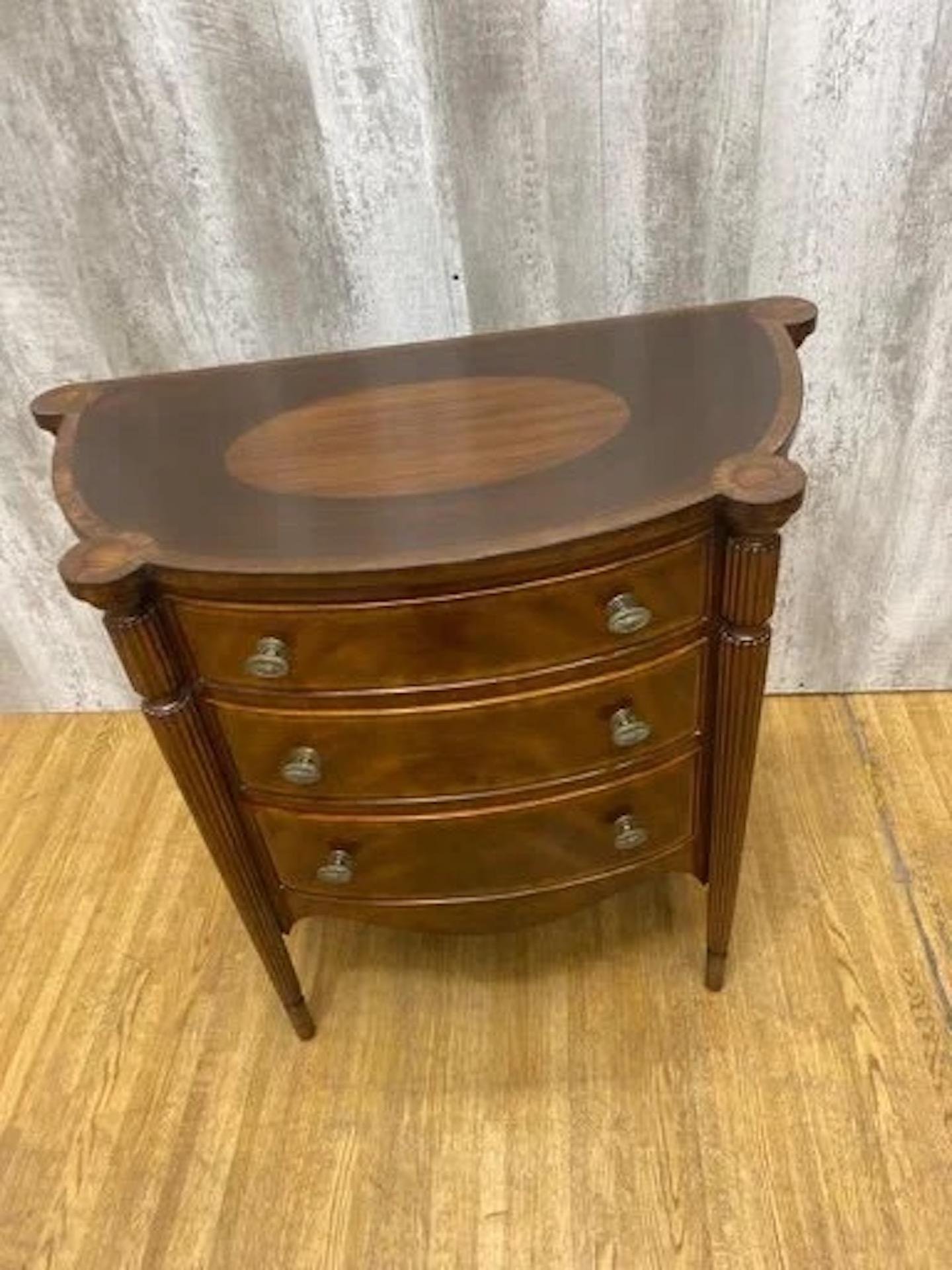 Vintage Maitland Smith Mahogany Demilune Chest of Drawers - New England Sheraton Style

This exquisite Maitland Smith chest of drawers exudes timeless elegance in the New England Sheraton style. Crafted from rich mahogany, it boasts a distinctive