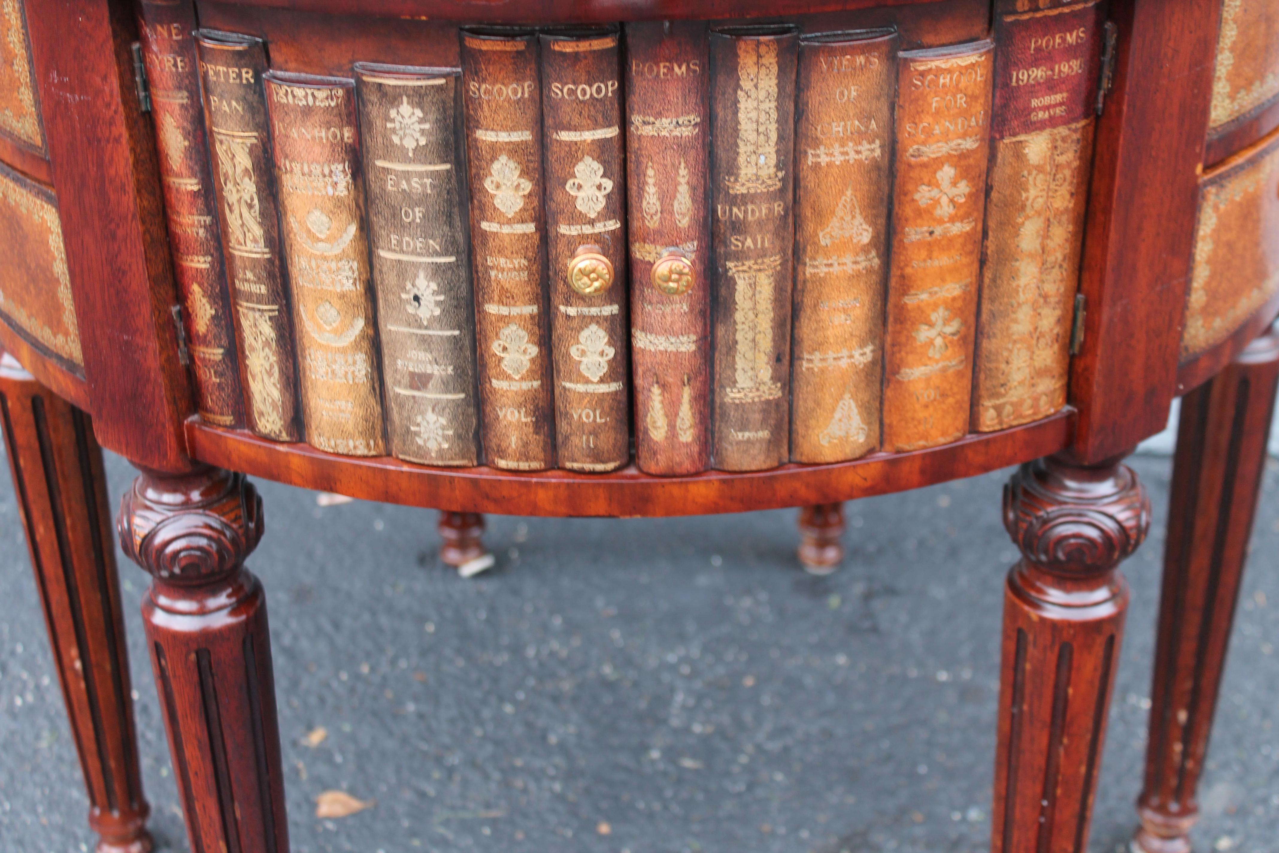 Vintage Maitland Smith Firma Tromp l'oeil - Faux Biblioteca Libros - Cajones mediados del siglo XX en venta
