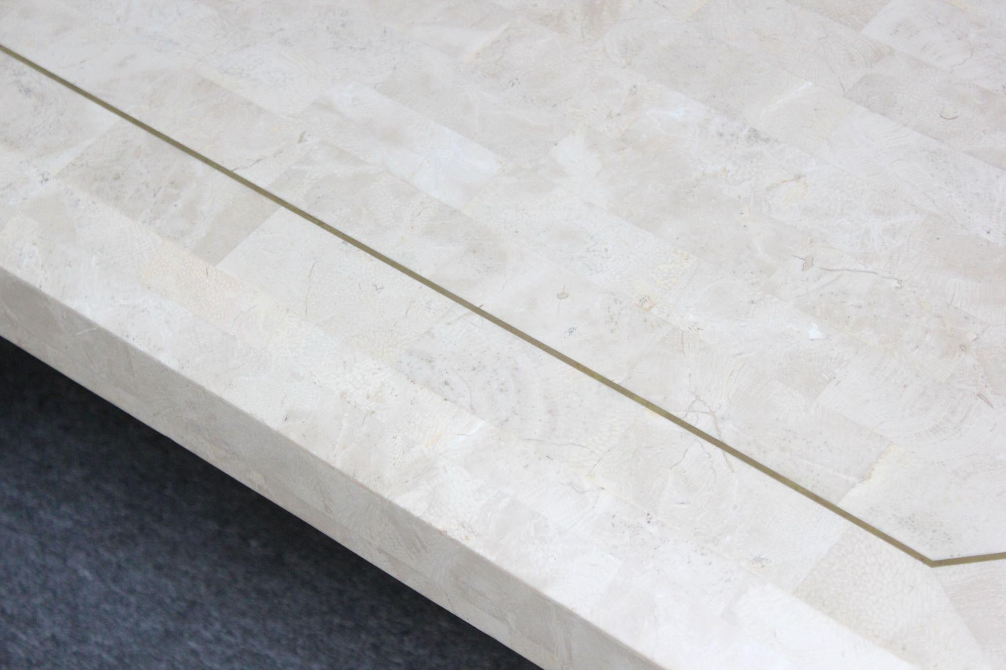 Table basse carrée Maitland Smith en pierre tessellée avec incrustation en laiton en vente 9