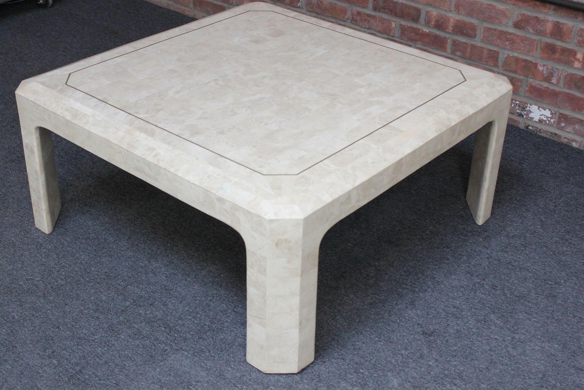 Fin du 20e siècle Table basse carrée Maitland Smith en pierre tessellée avec incrustation en laiton en vente