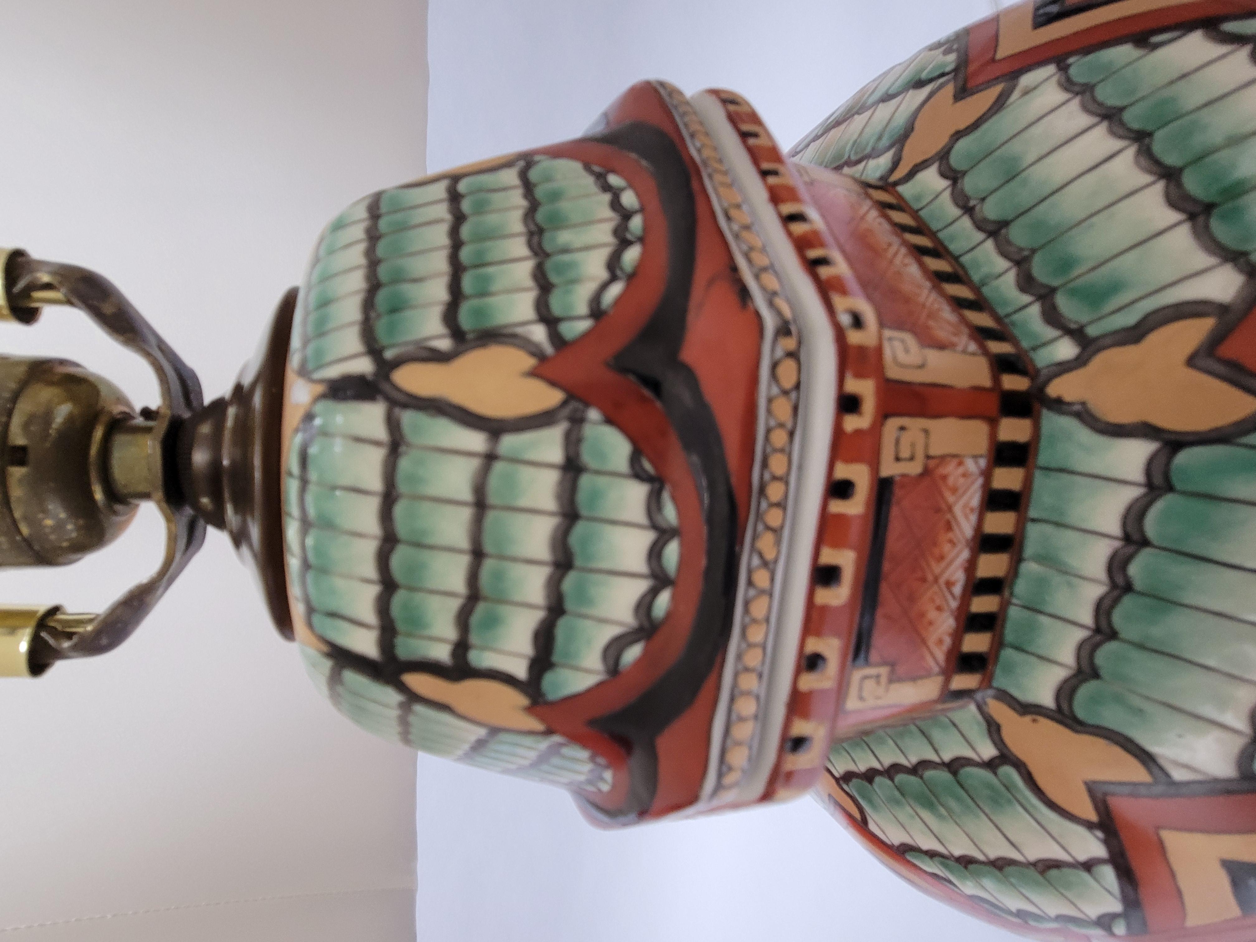 Lampe de table vintage Maitland Smith - Motifs architecturaux et floraux Bon état - En vente à Cincinnati, OH