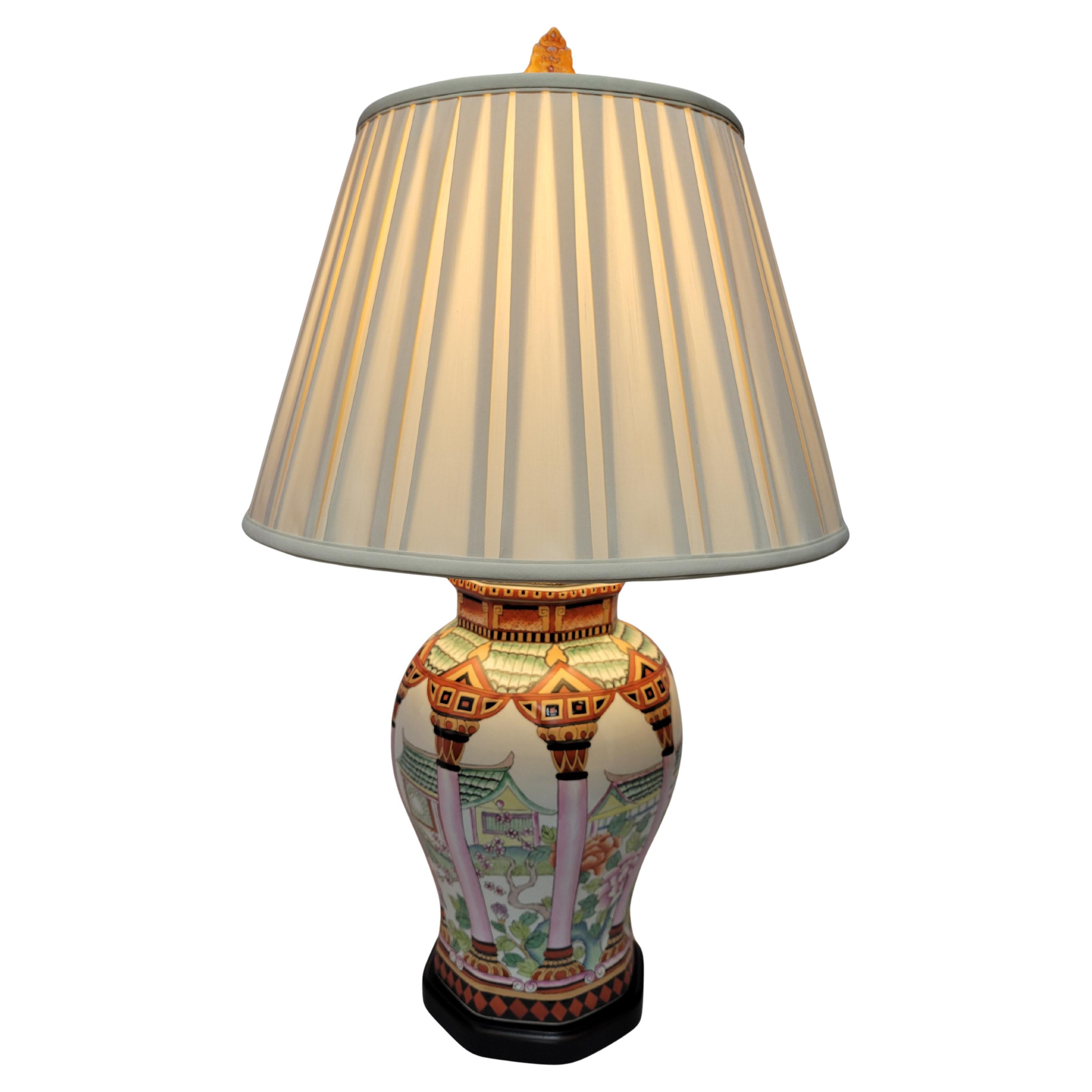 Vintage Maitland Smith Tischlampe - architektonische und florale Motive
