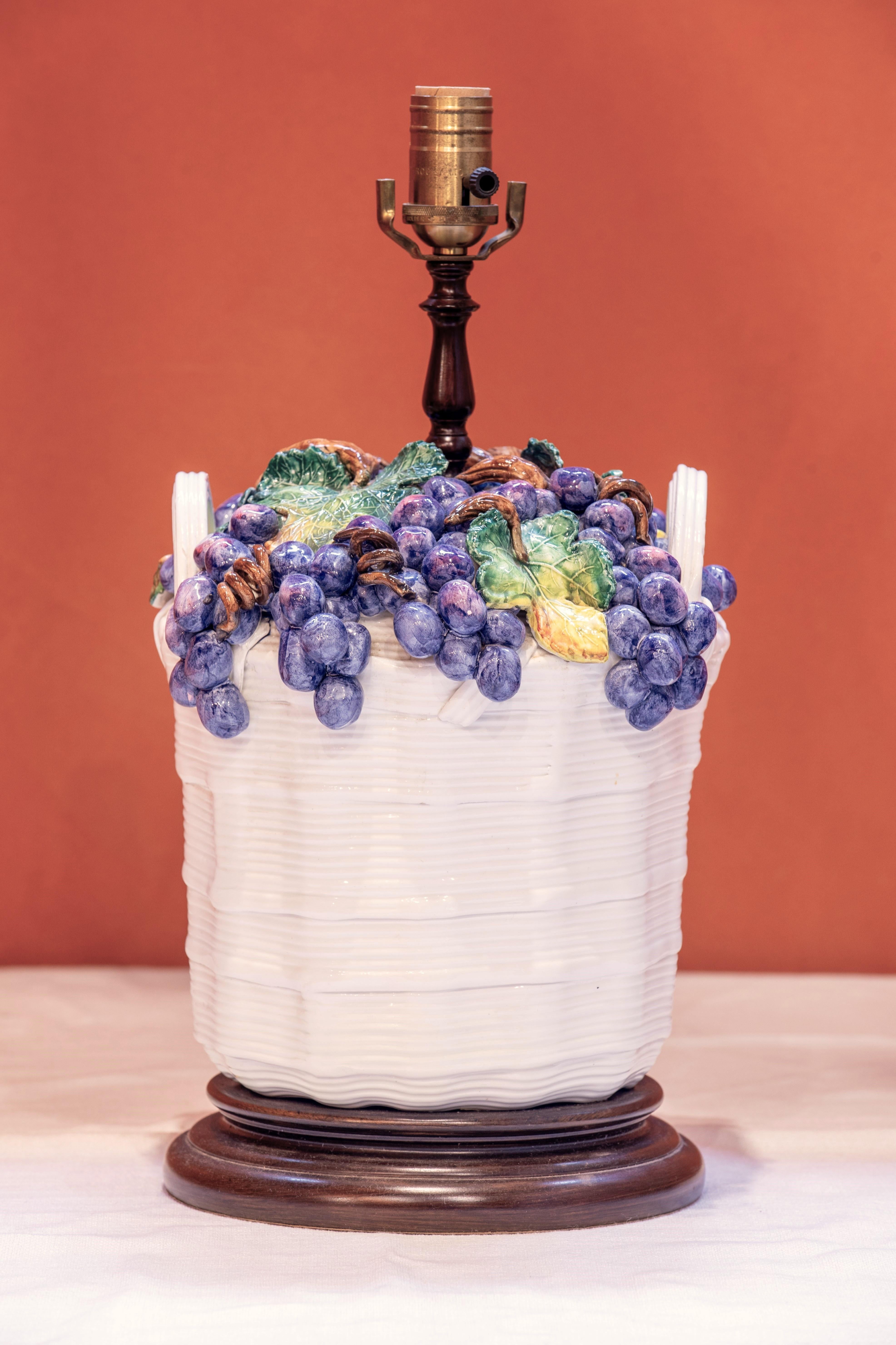 Italiano Lampada da tavolo in maiolica italiana con vendemmia Vintage By in vendita