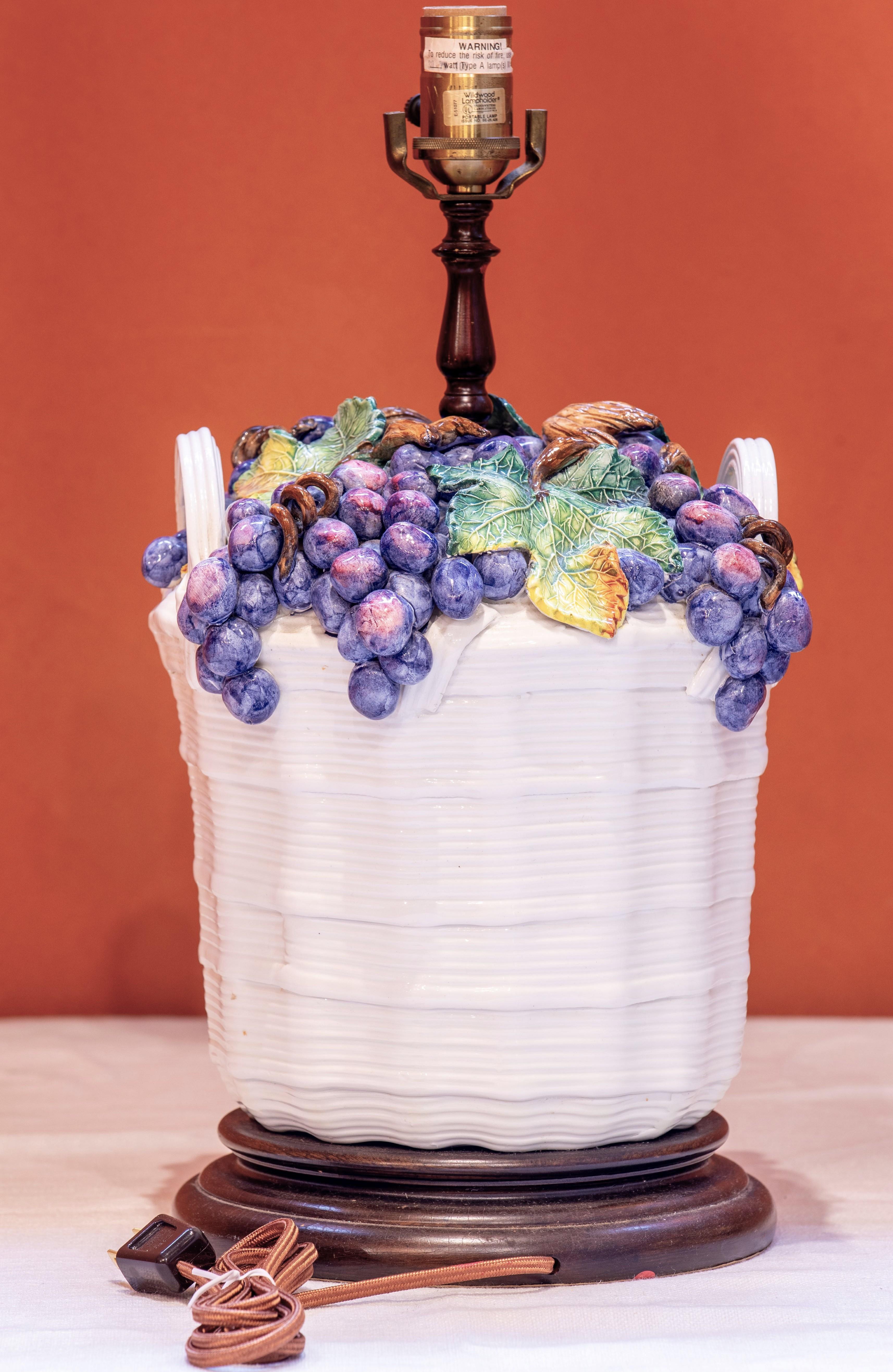 Lampada da tavolo in maiolica italiana con vendemmia Vintage By In condizioni buone in vendita a Houston, TX