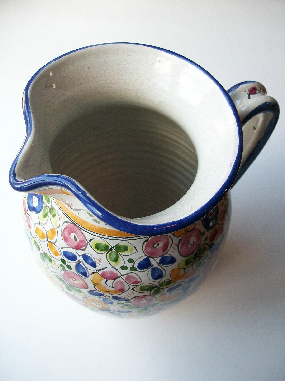 Vintage Majolica Pitcher - Hand Painted Tin Glaze - Portugal - circa 1943 In Good Condition For Sale In Chatham, ON