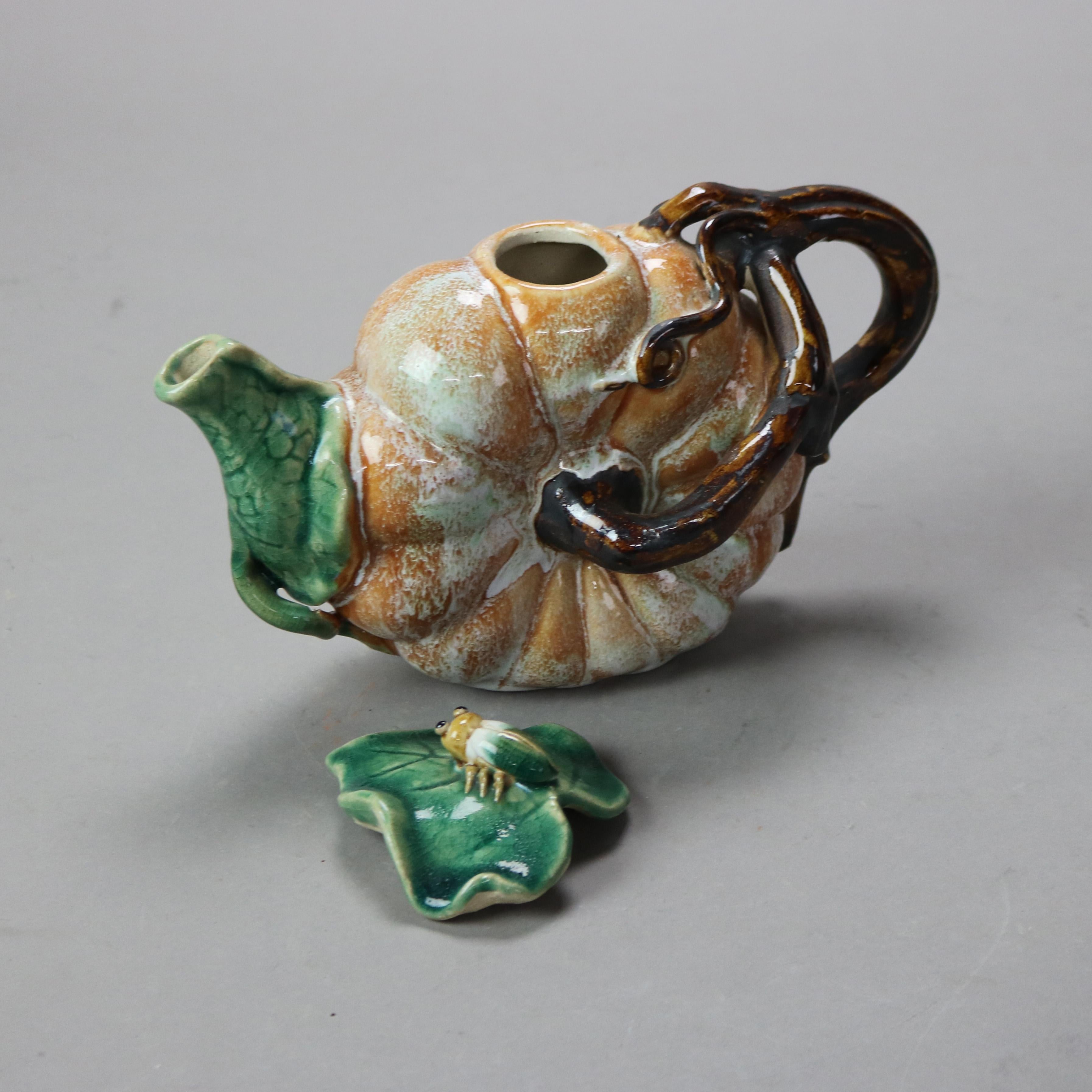 Vintage Majolika Kürbis, Vine & Leaf Form Keramik Teekanne mit Beatle 20thC im Angebot 3